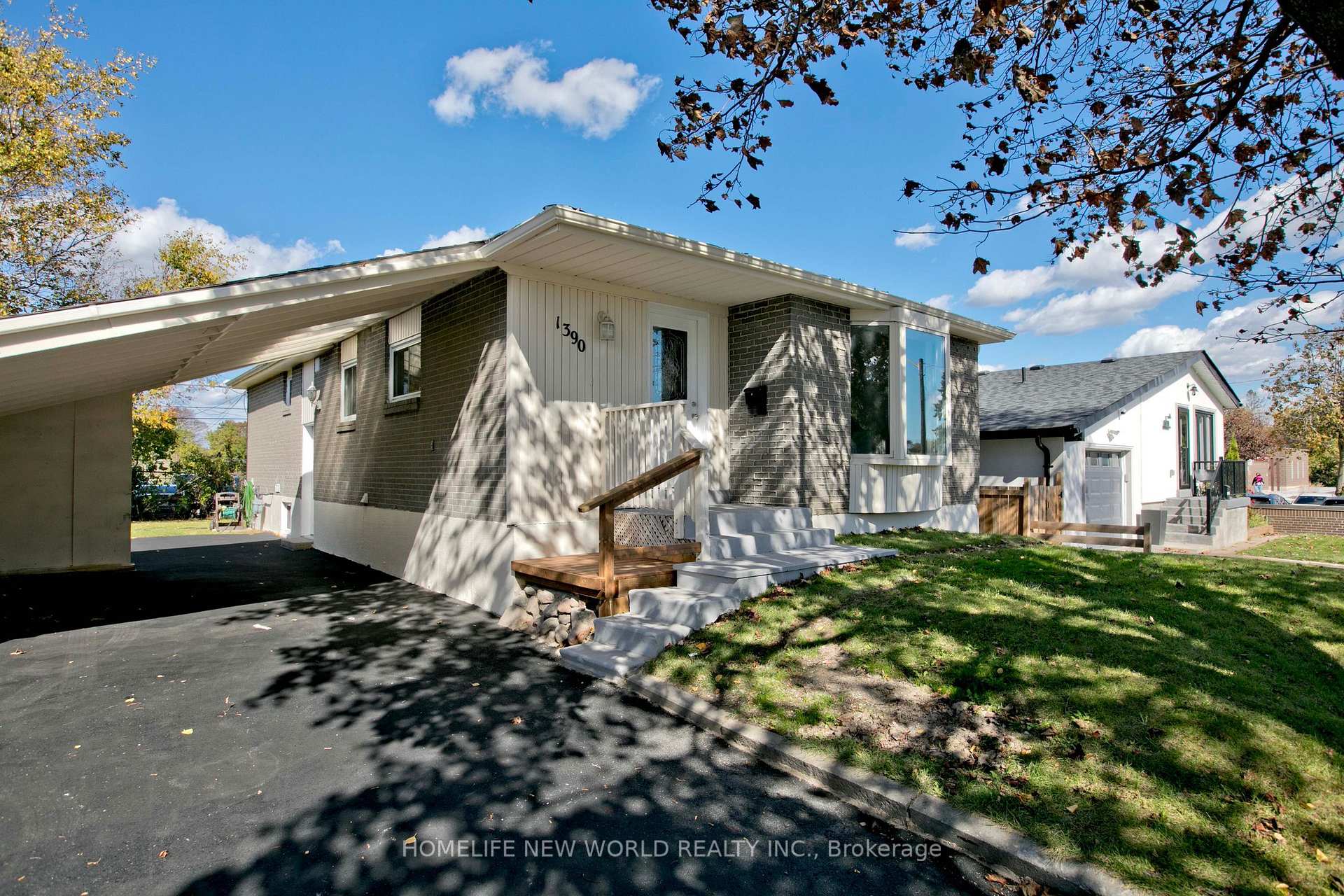 Photo 2 of 1390 Garvolin Avenue, Pickering, Bay Ridges — HOMEH