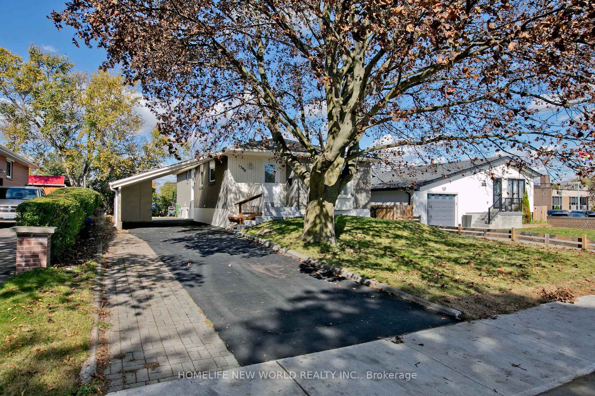 Photo 3 of 1390 Garvolin Avenue, Pickering, Bay Ridges — HOMEH