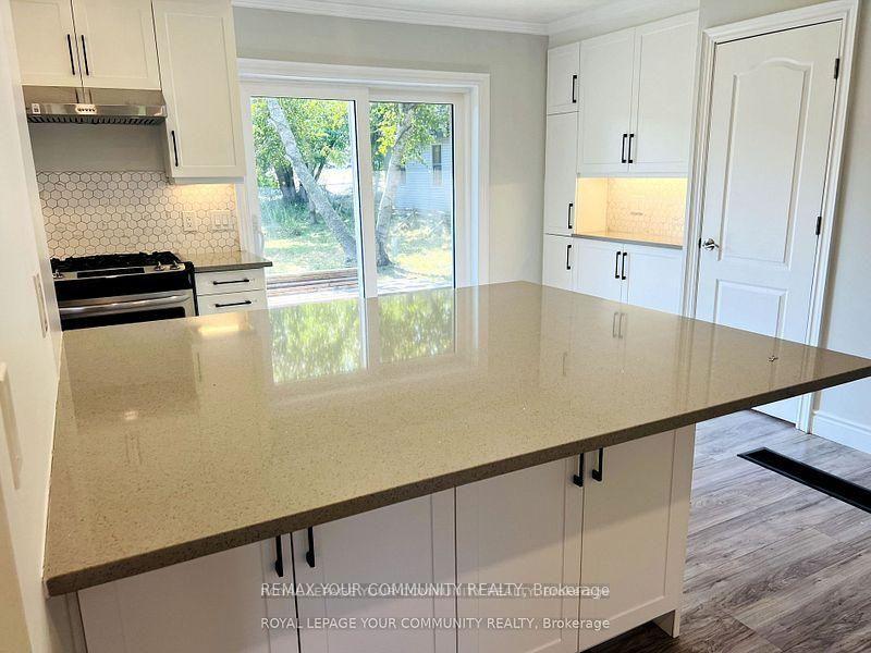 Photo 7 of 93 Westmount Drive S, Orillia — HOMEH