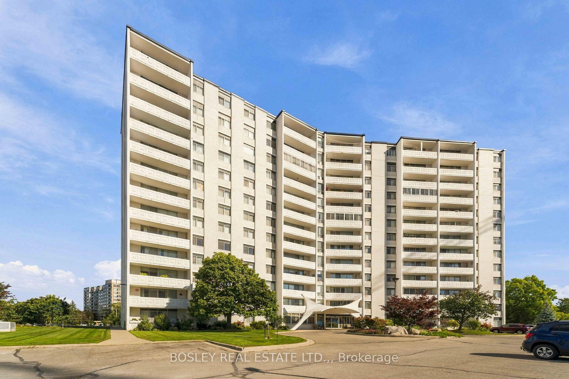 Photo 2 of 15 Towering Heights Boulevard, St. Catharines, Glendale/Glenridge — HOMEH
