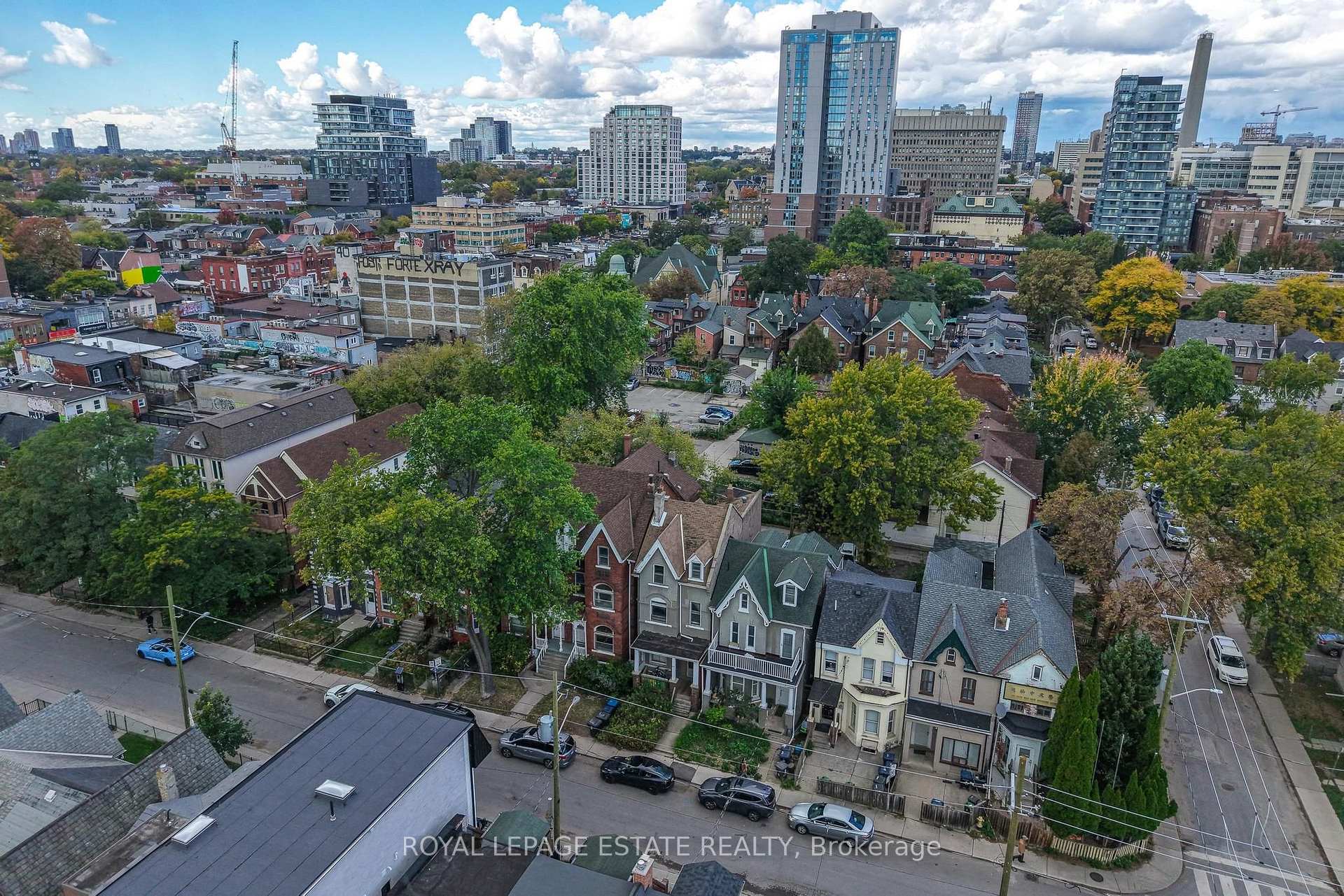 Photo 41 of 112 Baldwin Street, Toronto, Kensington-Chinatown — HOMEH