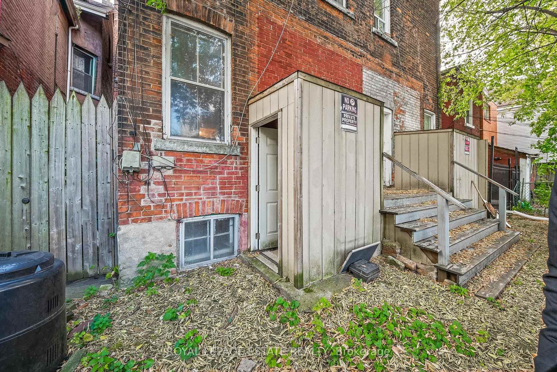 Photo 42 of 110 Baldwin Street, Toronto, Kensington-Chinatown — HOMEH