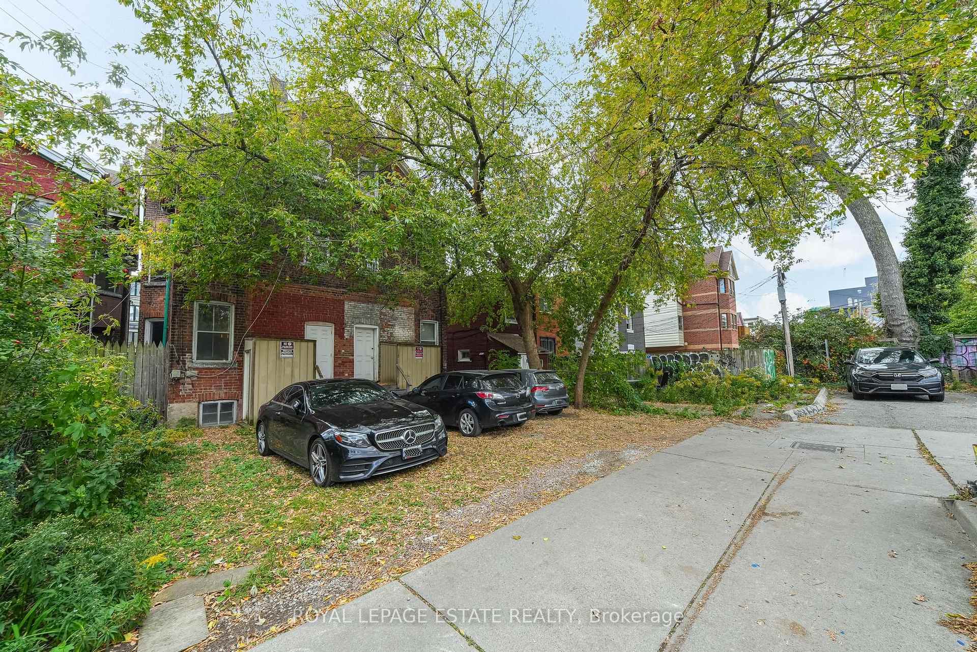 Photo 43 of 110 Baldwin Street, Toronto, Kensington-Chinatown — HOMEH