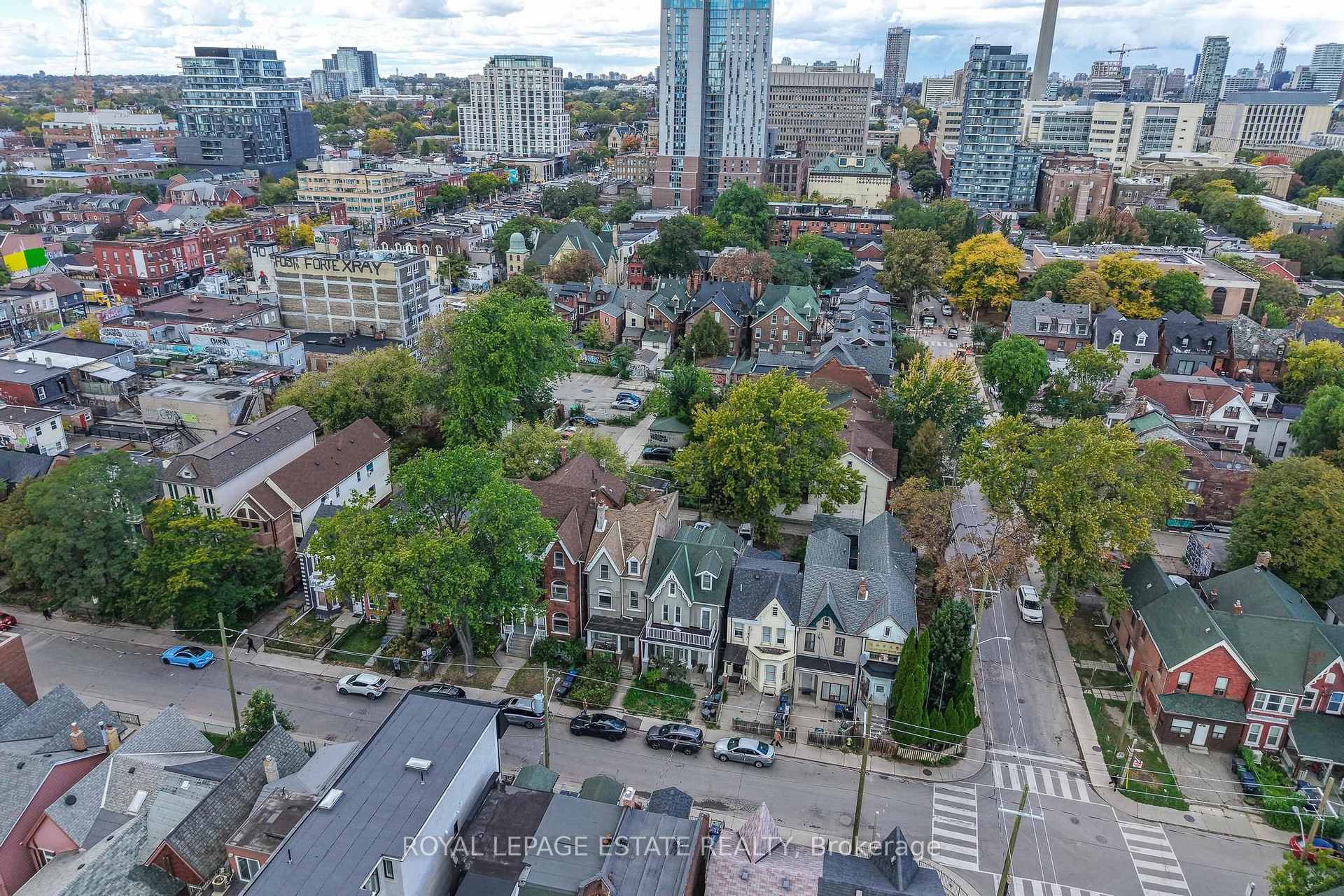 Photo 44 of 110 Baldwin Street, Toronto, Kensington-Chinatown — HOMEH