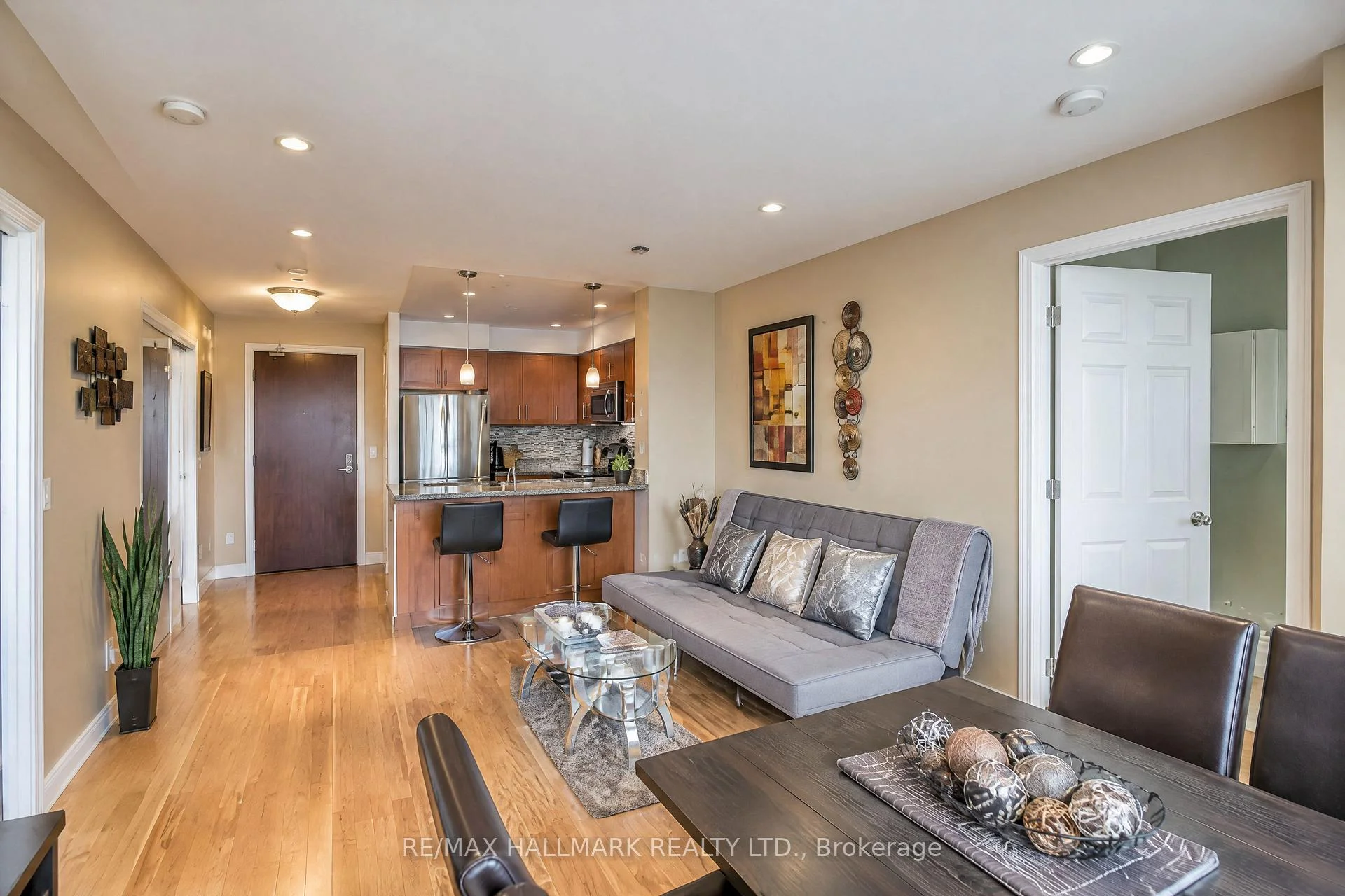 Photo 12 of Unit Ph02, 5 Michael Power Place, Etobicoke, Islington-City Centre West — HOMEH