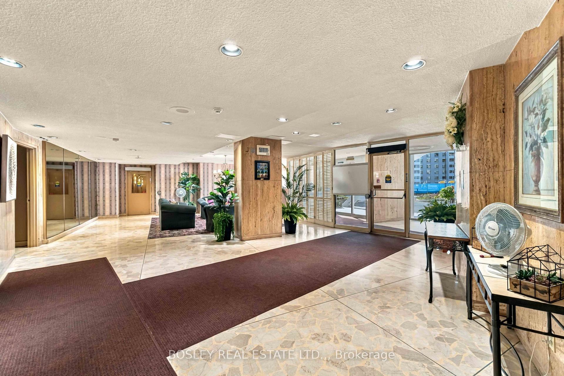Photo 3 of Unit 1, 15 Towering Heights Boulevard, St. Catharines, Glendale/Glenridge — HOMEH
