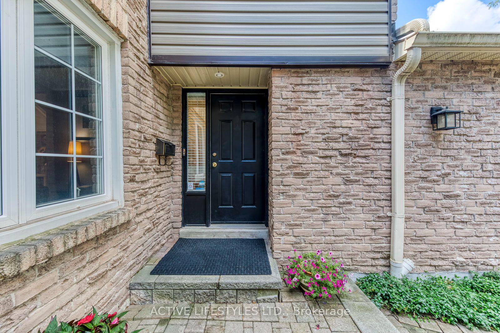 Photo 3 of Unit 23, 2766 Folkway Drive, Mississauga, Erin Mills — HOMEH