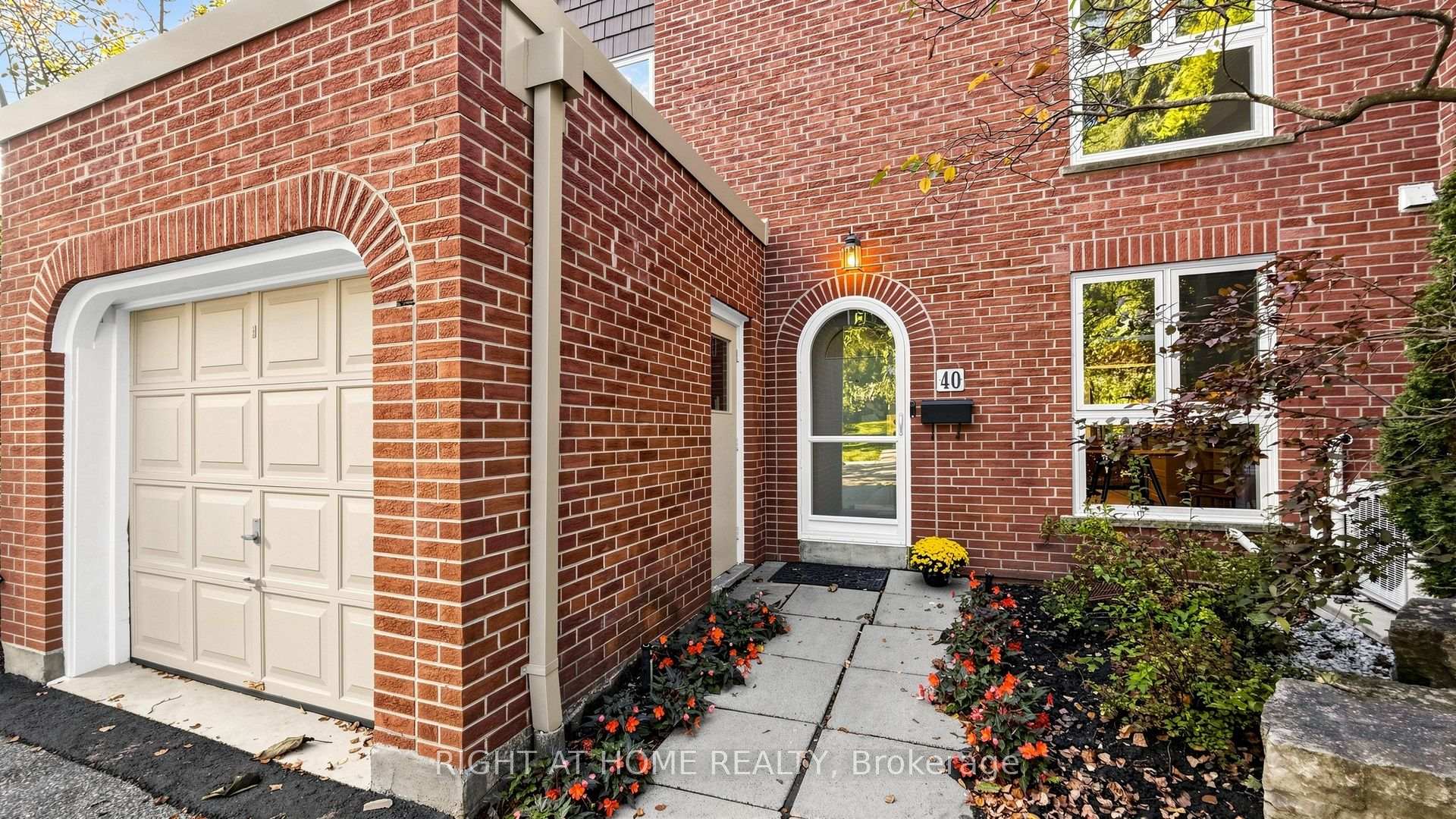 Photo 3 of 40 Snowshoe Mill Way, North York, St. Andrew-Windfields — HOMEH