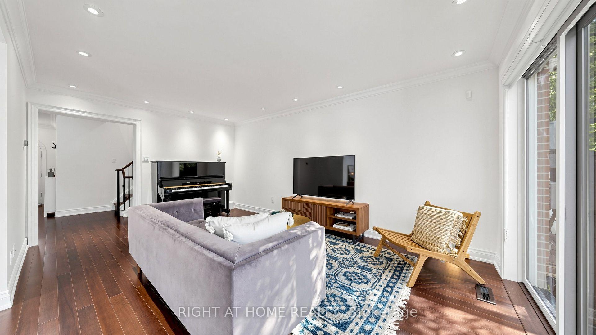 Photo 6 of 40 Snowshoe Mill Way, North York, St. Andrew-Windfields — HOMEH