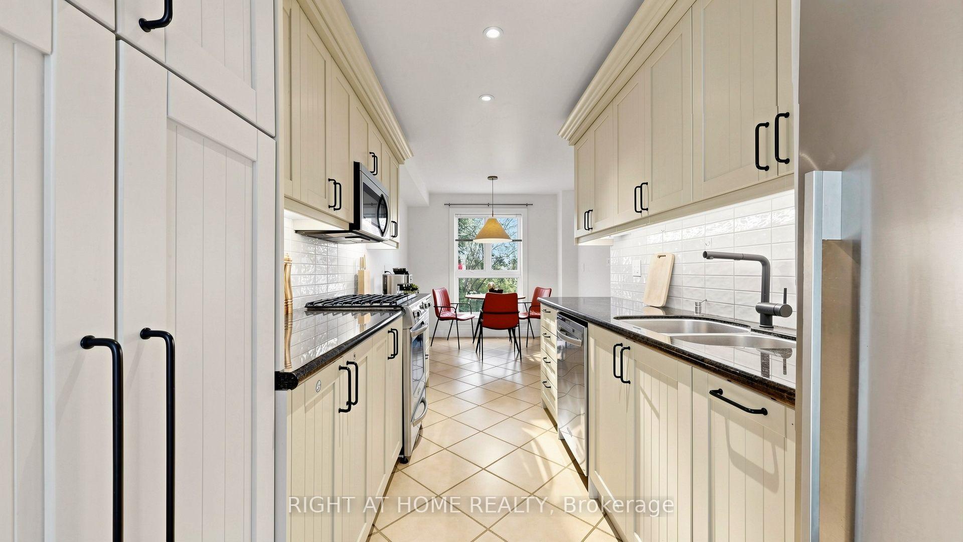 Photo 10 of 40 Snowshoe Mill Way, North York, St. Andrew-Windfields — HOMEH