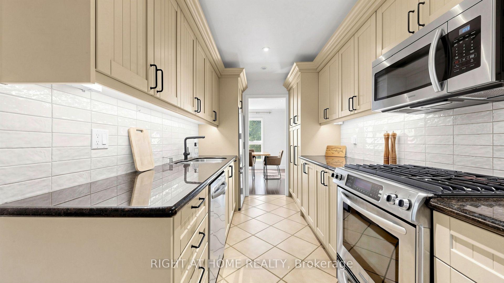 Photo 11 of 40 Snowshoe Mill Way, North York, St. Andrew-Windfields — HOMEH