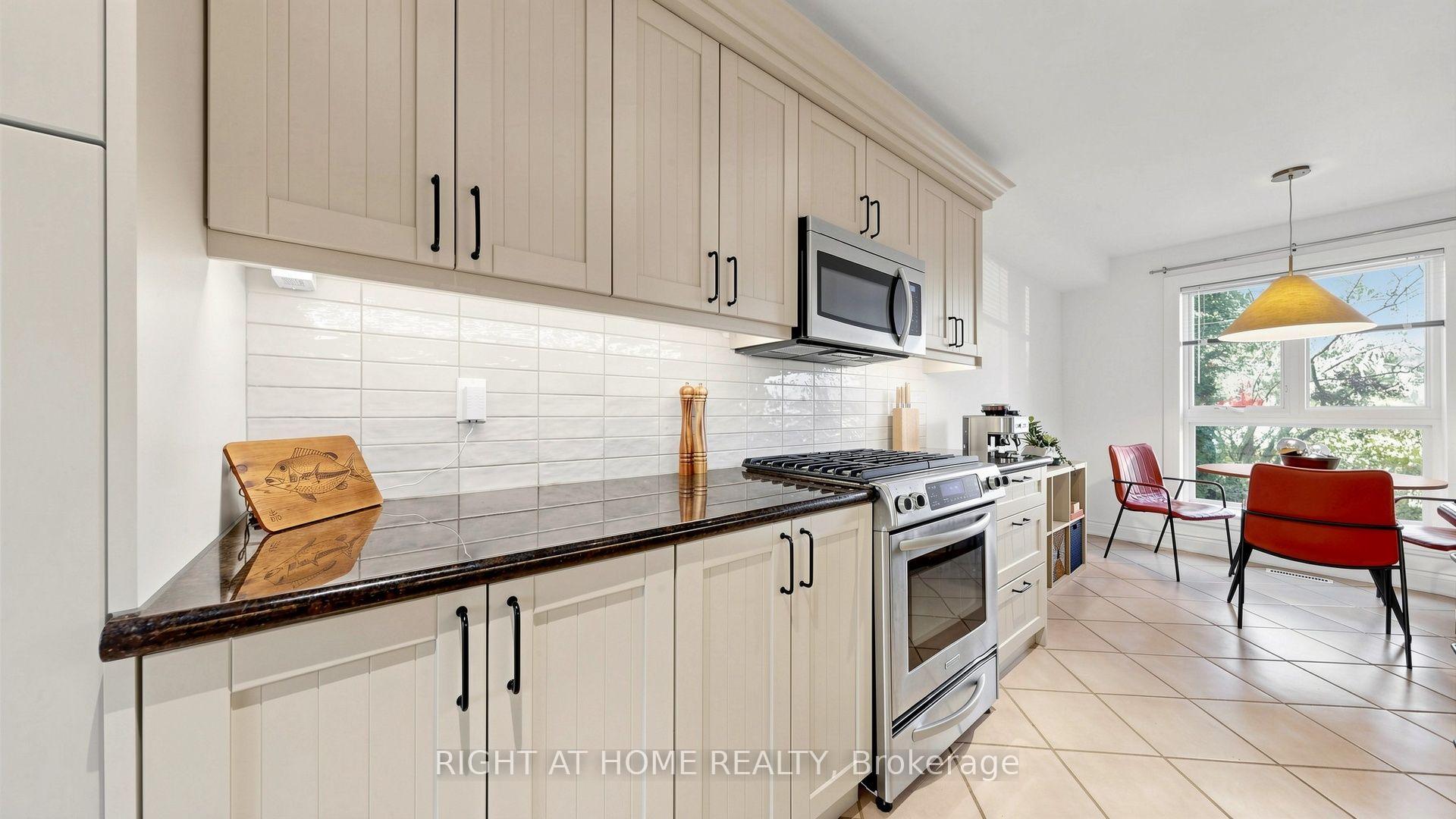 Photo 12 of 40 Snowshoe Mill Way, North York, St. Andrew-Windfields — HOMEH