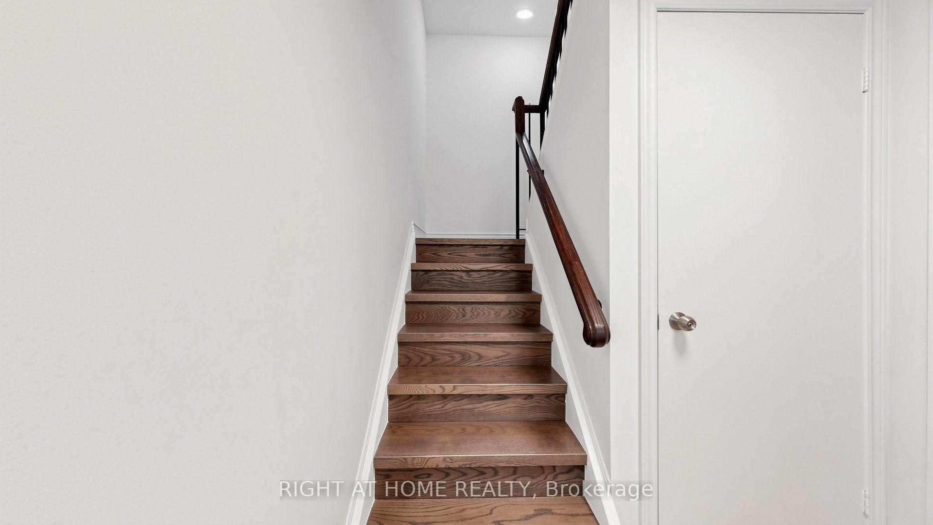 Photo 32 of 40 Snowshoe Mill Way, North York, St. Andrew-Windfields — HOMEH