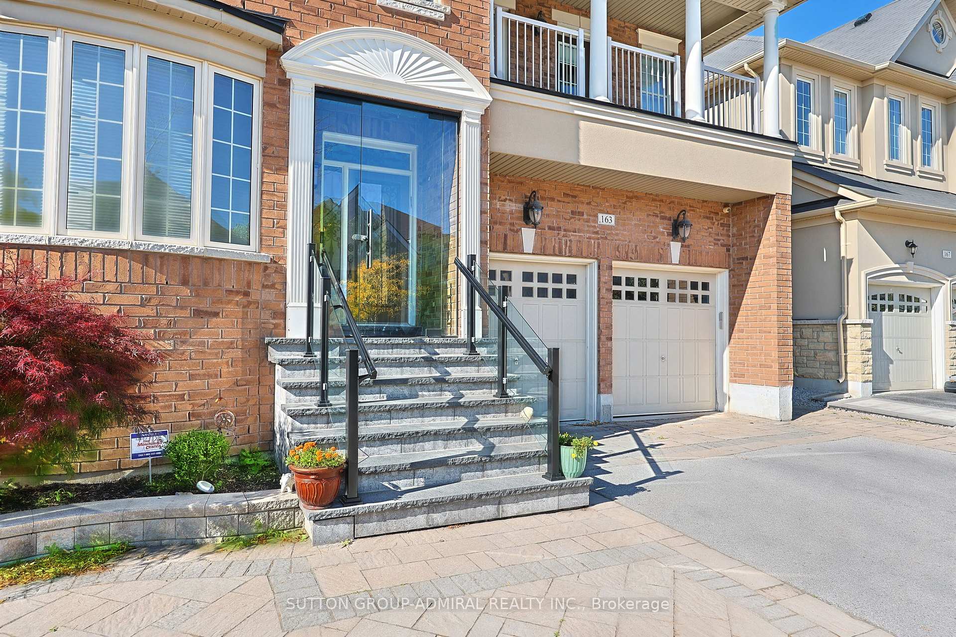 Photo 2 of 163 Heintzman Crescent, Vaughan, Patterson — HOMEH