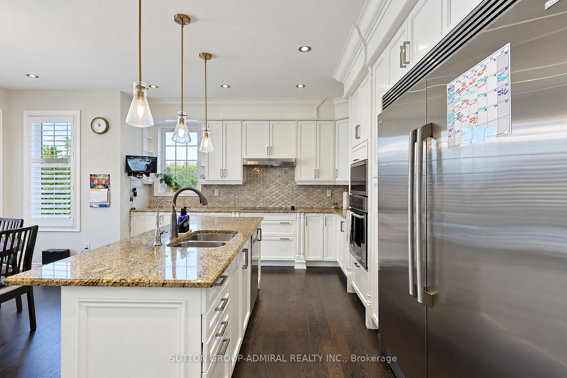 Photo 3 of 163 Heintzman Crescent, Vaughan, Patterson — HOMEH