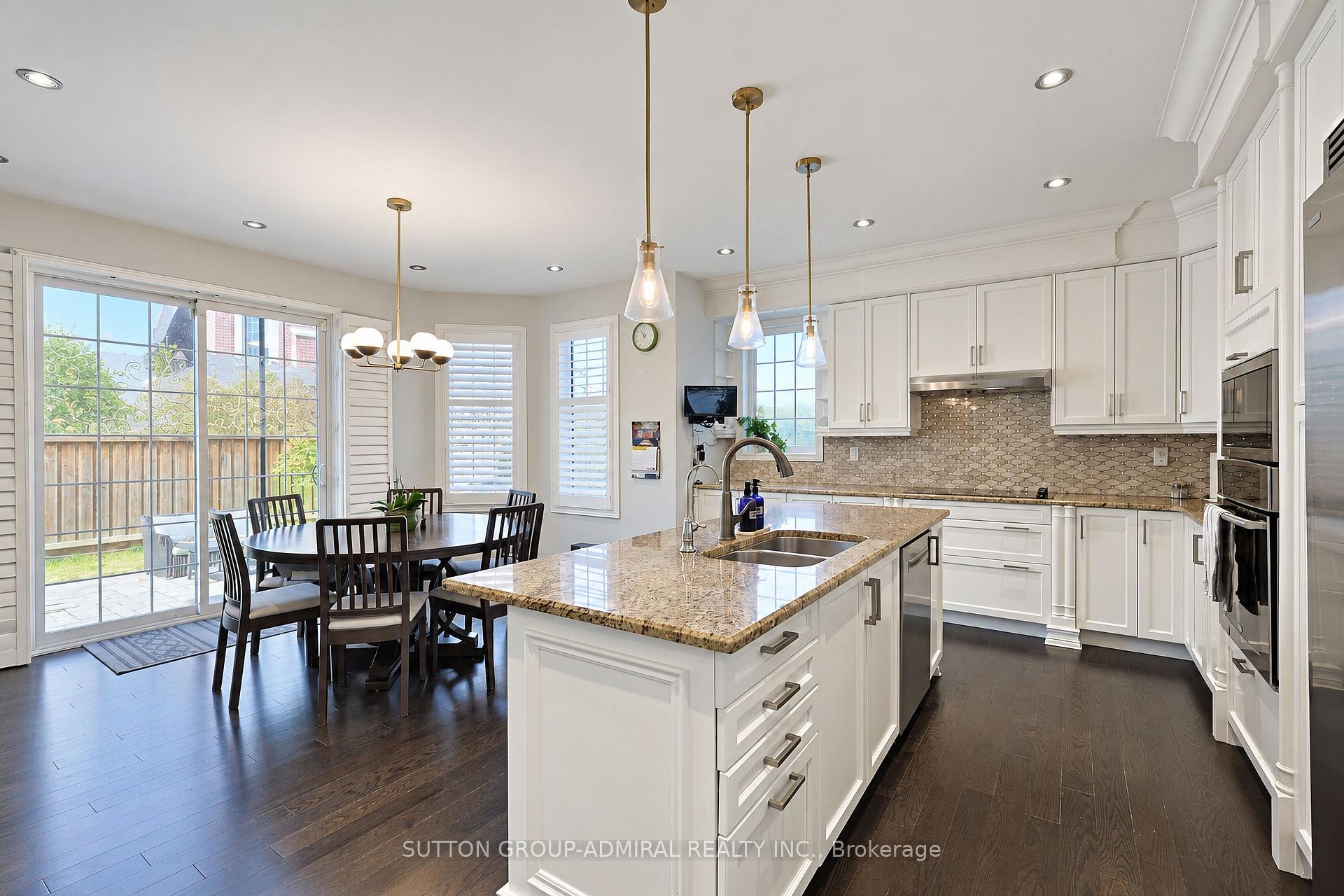 Photo 5 of 163 Heintzman Crescent, Vaughan, Patterson — HOMEH