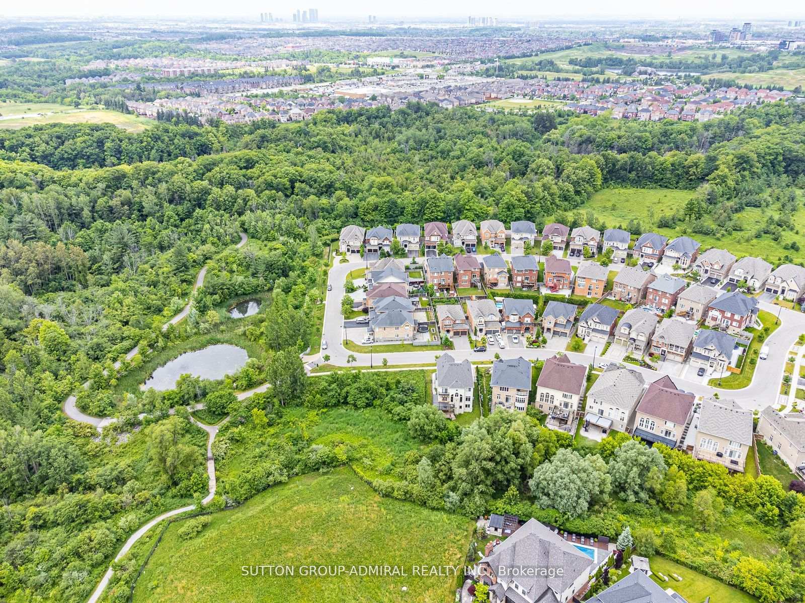 Photo 7 of 163 Heintzman Crescent, Vaughan, Patterson — HOMEH
