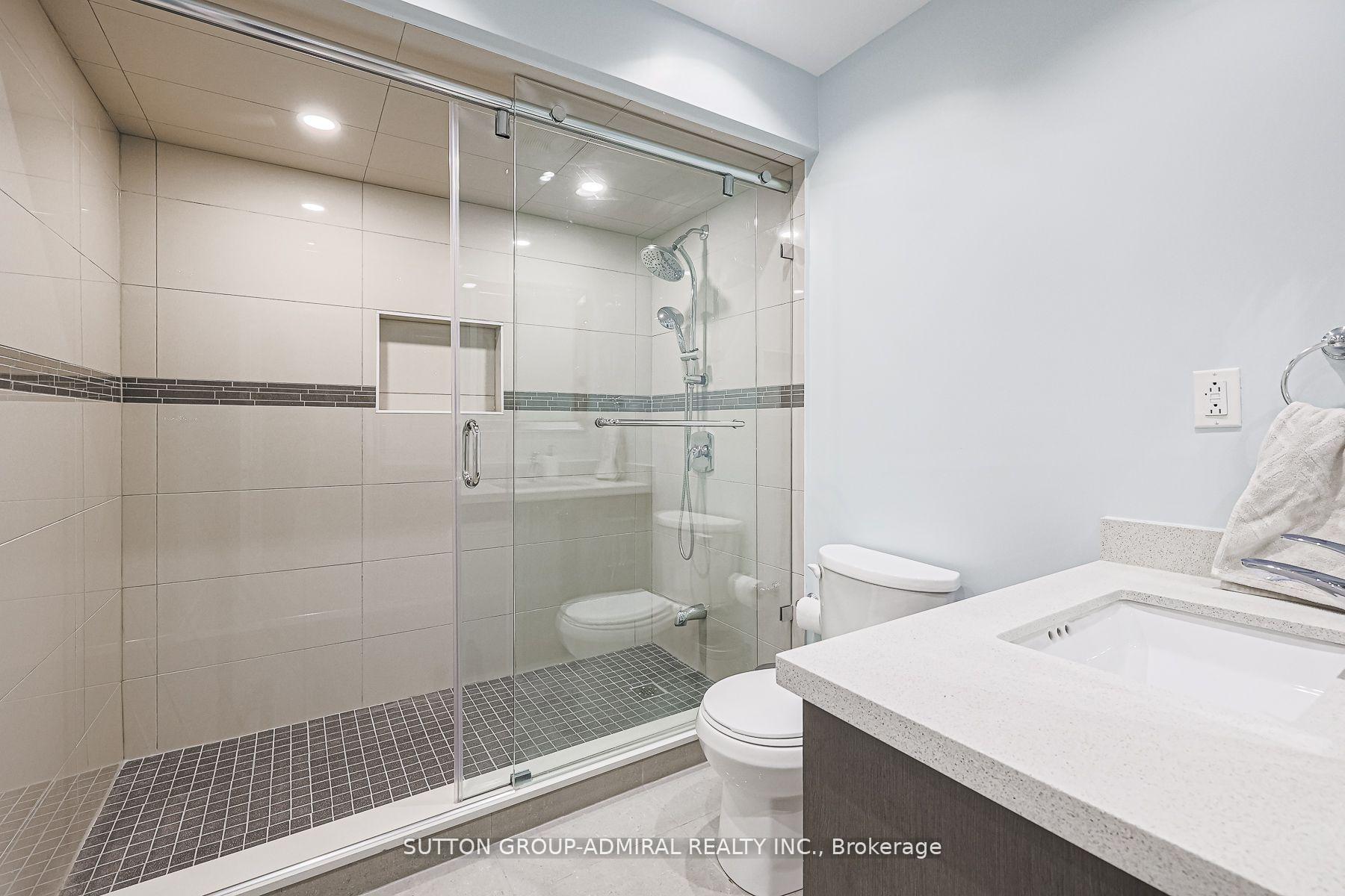 Photo 10 of 163 Heintzman Crescent, Vaughan, Patterson — HOMEH