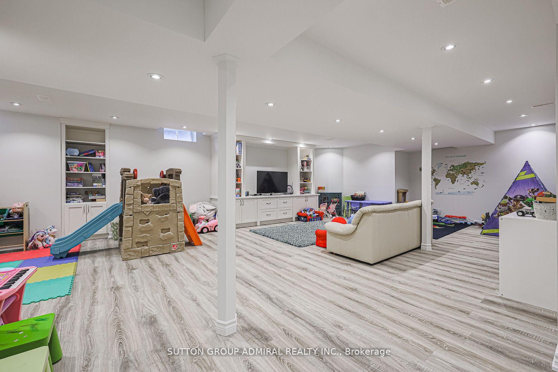 Photo 11 of 163 Heintzman Crescent, Vaughan, Patterson — HOMEH