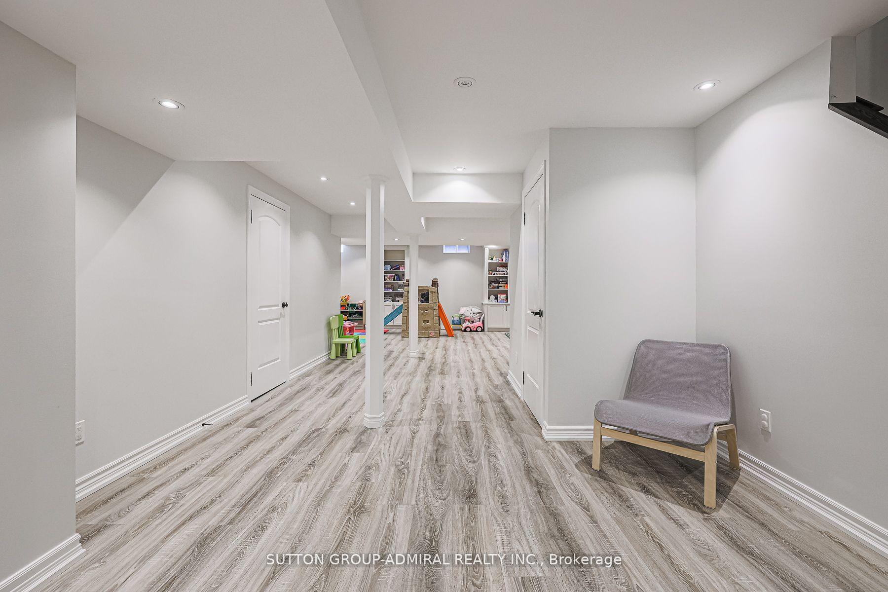 Photo 12 of 163 Heintzman Crescent, Vaughan, Patterson — HOMEH