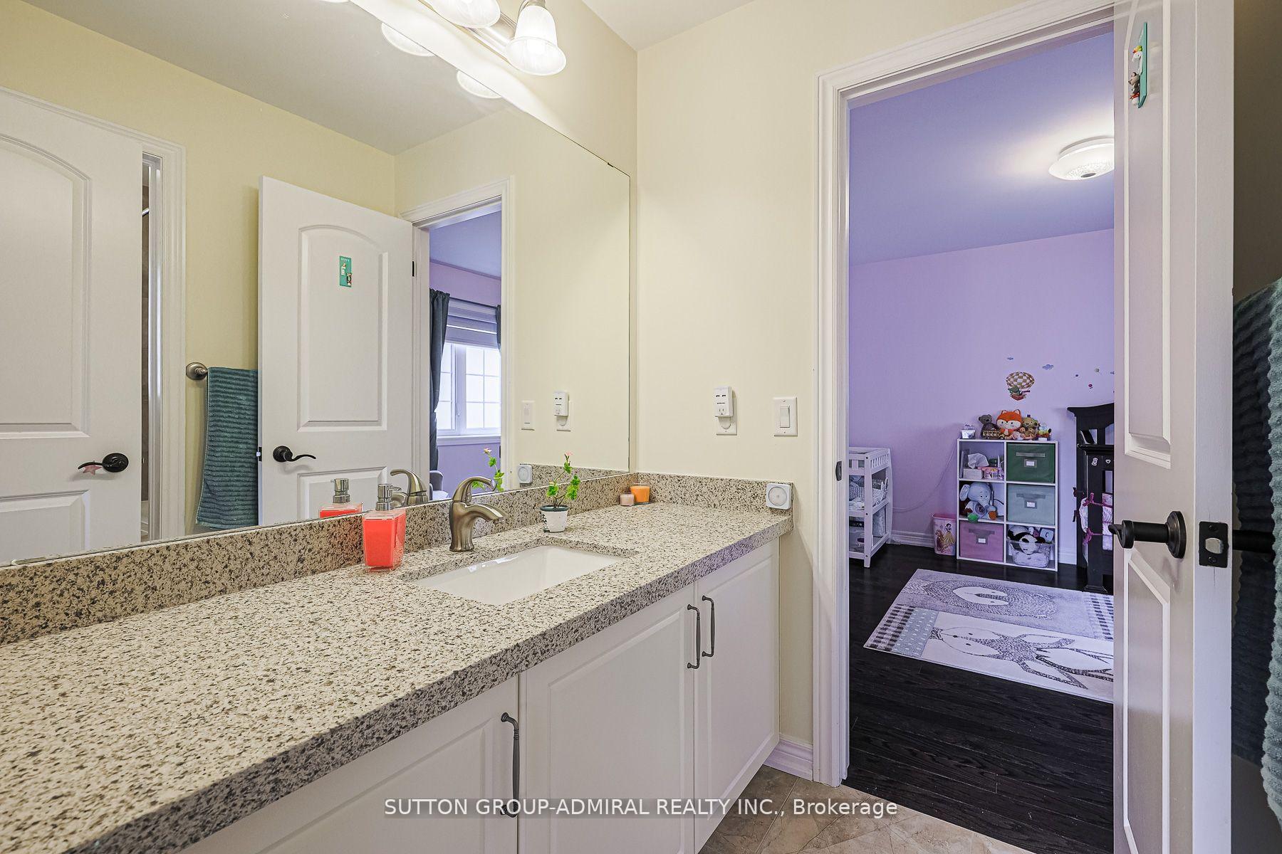 Photo 14 of 163 Heintzman Crescent, Vaughan, Patterson — HOMEH