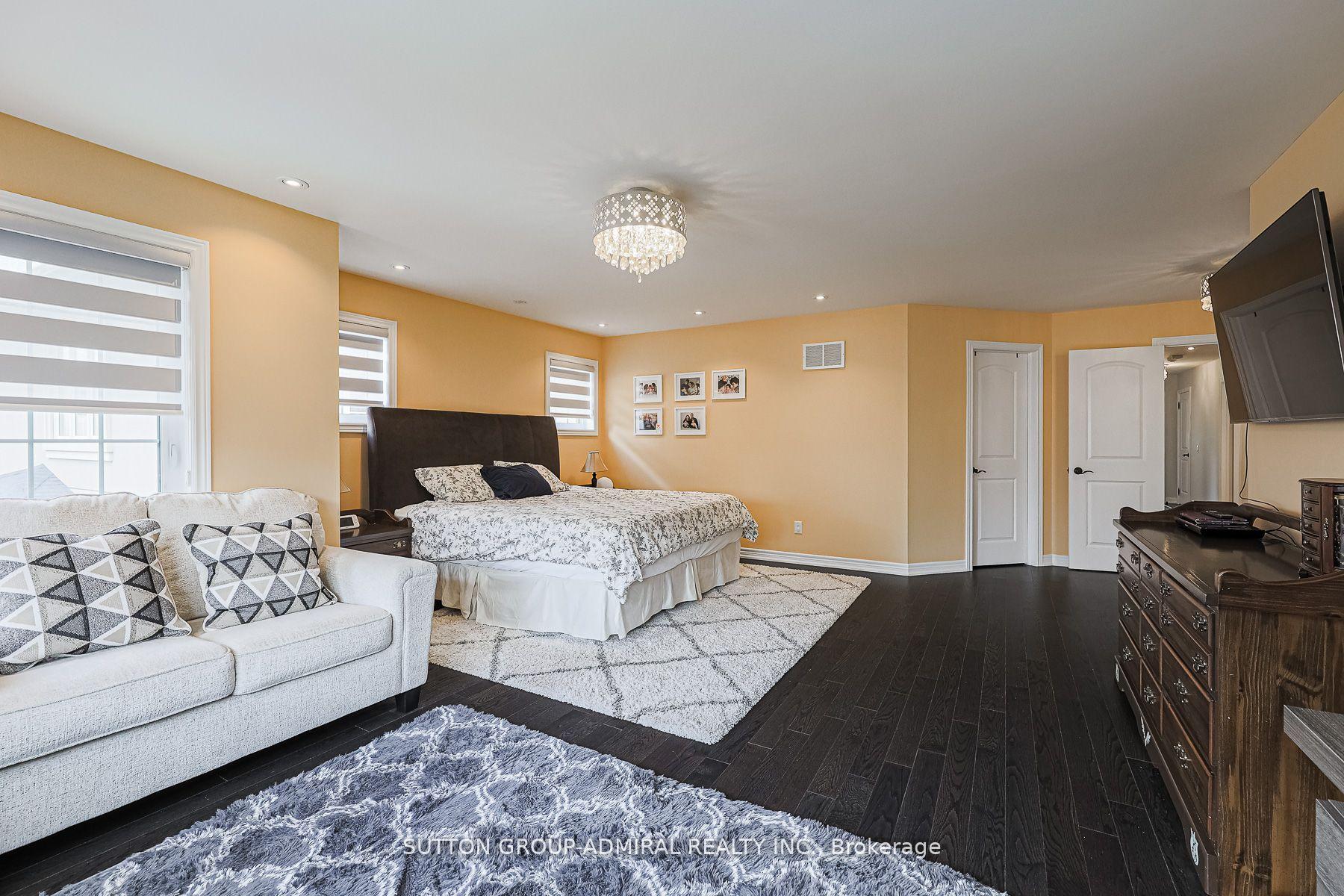 Photo 24 of 163 Heintzman Crescent, Vaughan, Patterson — HOMEH