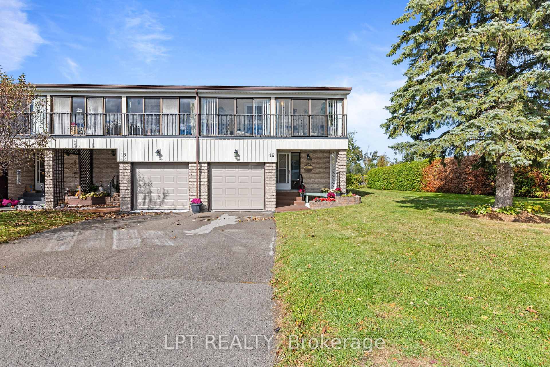 Photo 3 of Unit 16, 433 May Street, Brock, Beaverton — HOMEH