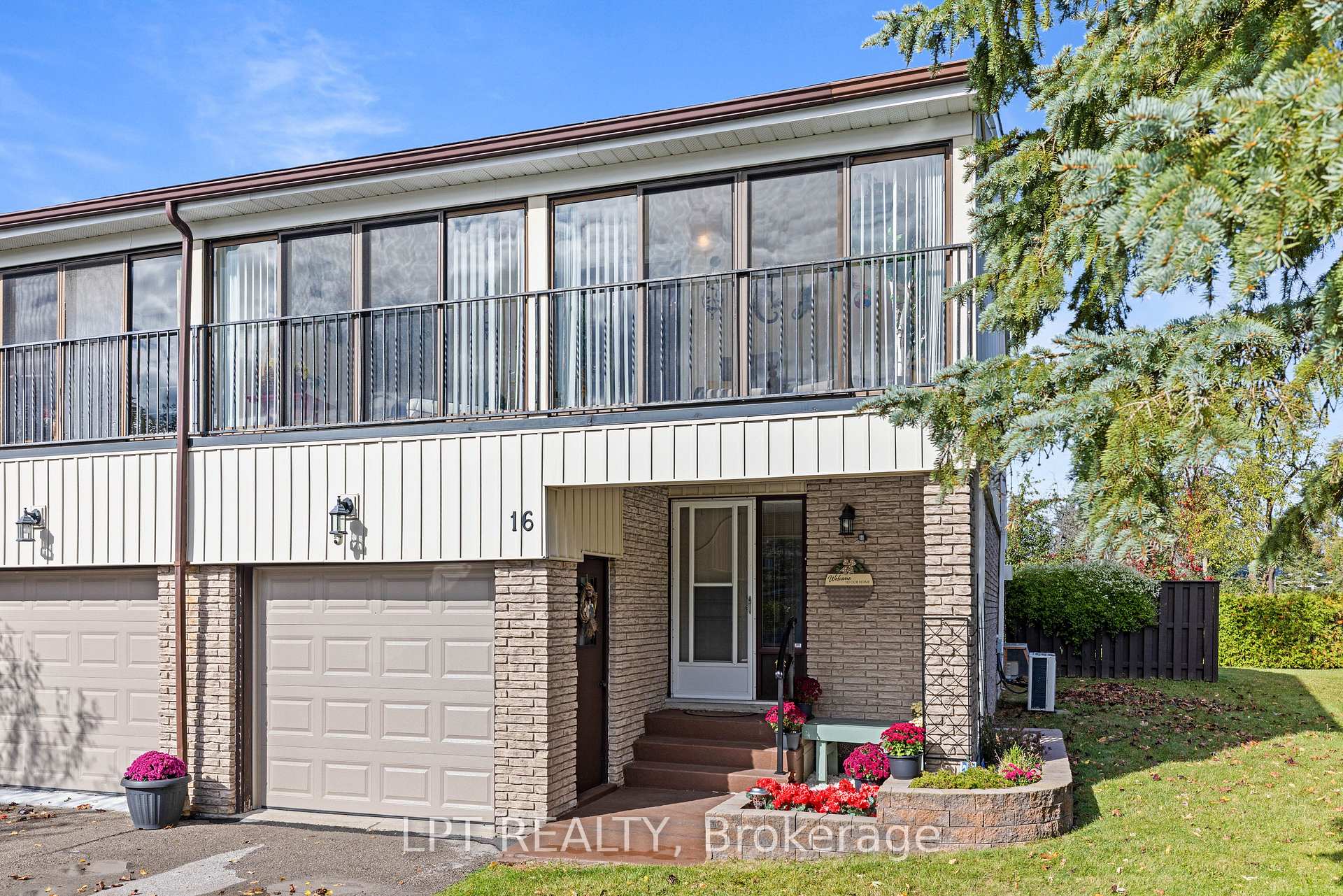 Photo 5 of Unit 16, 433 May Street, Brock, Beaverton — HOMEH