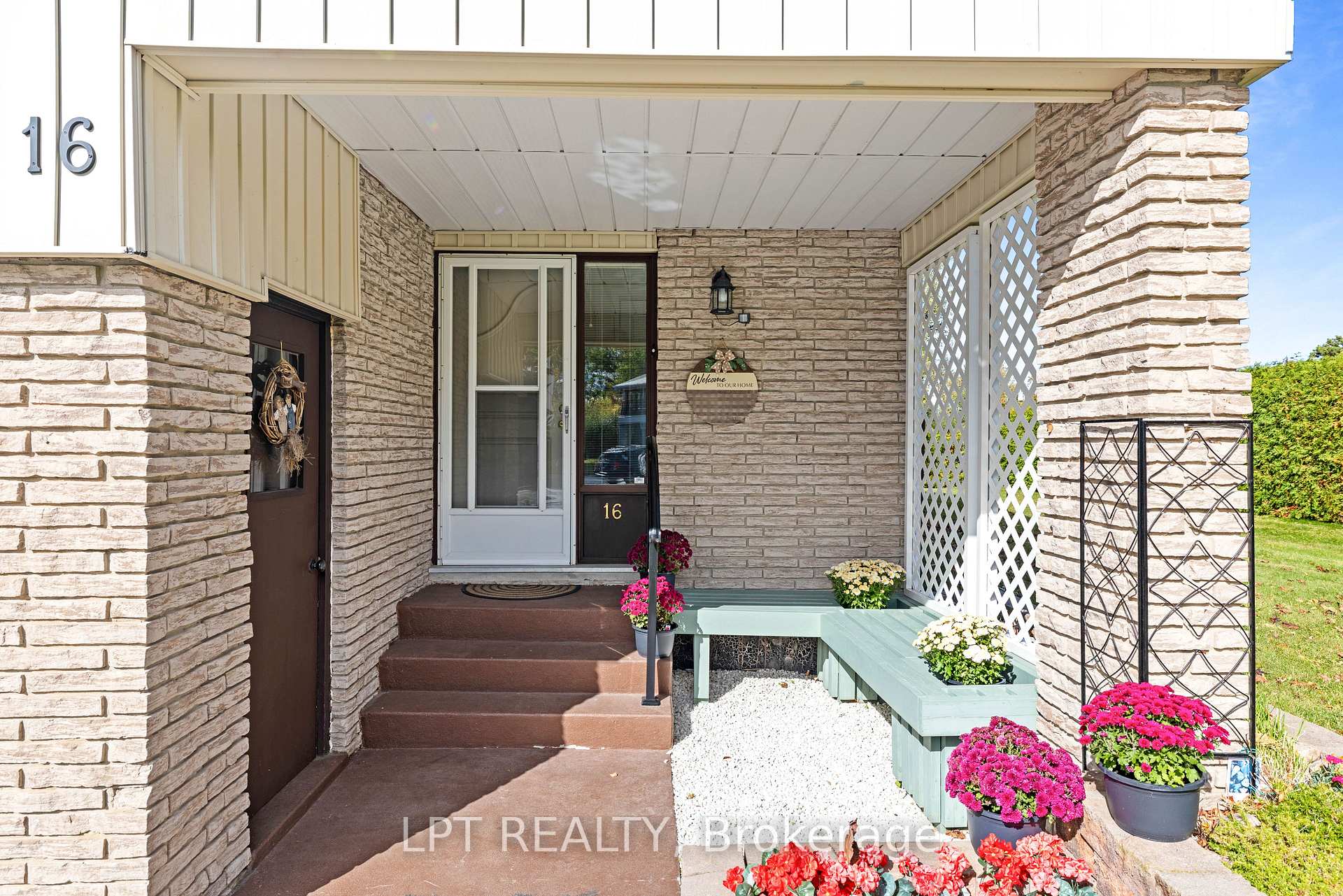 Photo 6 of Unit 16, 433 May Street, Brock, Beaverton — HOMEH