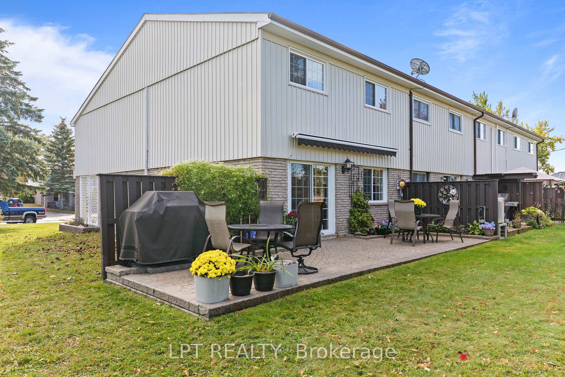 Photo 7 of Unit 16, 433 May Street, Brock, Beaverton — HOMEH