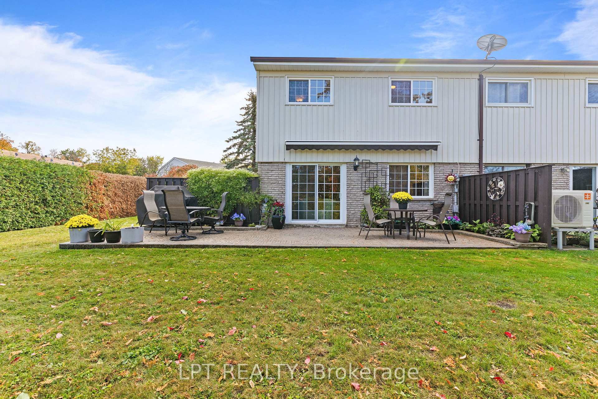 Photo 8 of Unit 16, 433 May Street, Brock, Beaverton — HOMEH