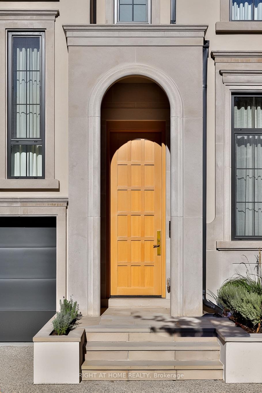 Photo 2 of 127 Yonge Boulevard, Toronto, Bedford Park-Nortown — HOMEH