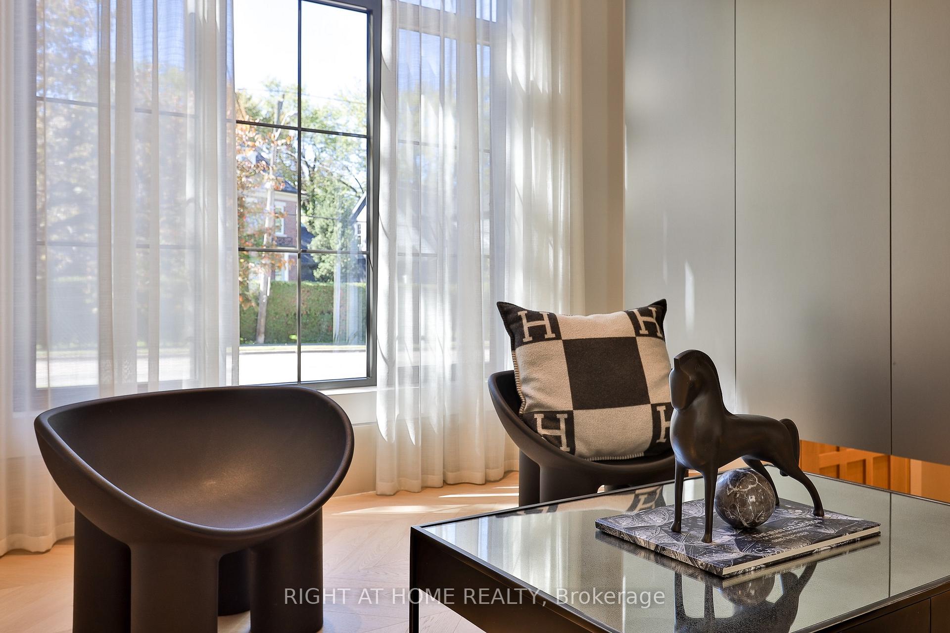 Photo 5 of 127 Yonge Boulevard, Toronto, Bedford Park-Nortown — HOMEH