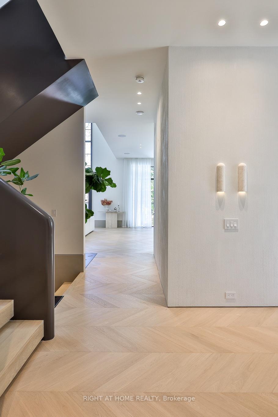 Photo 7 of 127 Yonge Boulevard, Toronto, Bedford Park-Nortown — HOMEH