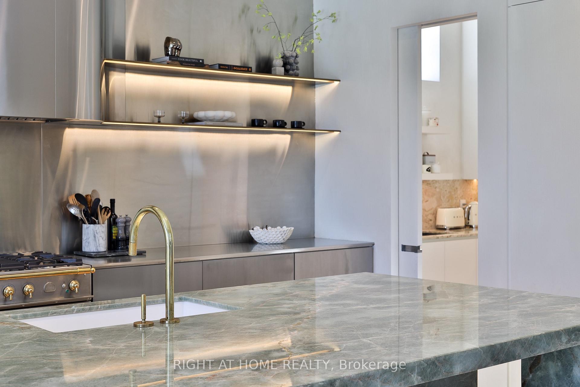 Photo 12 of 127 Yonge Boulevard, Toronto, Bedford Park-Nortown — HOMEH