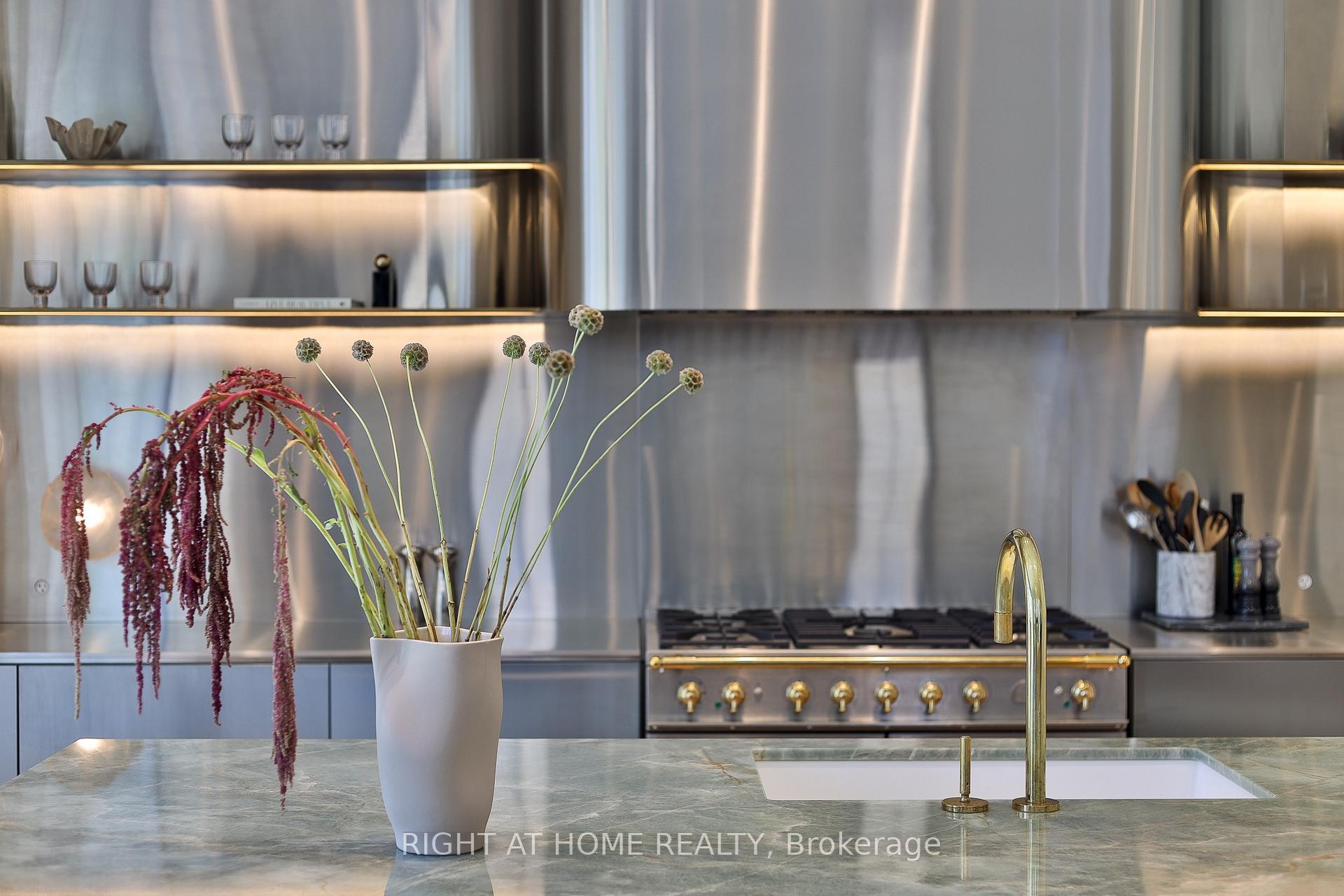 Photo 13 of 127 Yonge Boulevard, Toronto, Bedford Park-Nortown — HOMEH