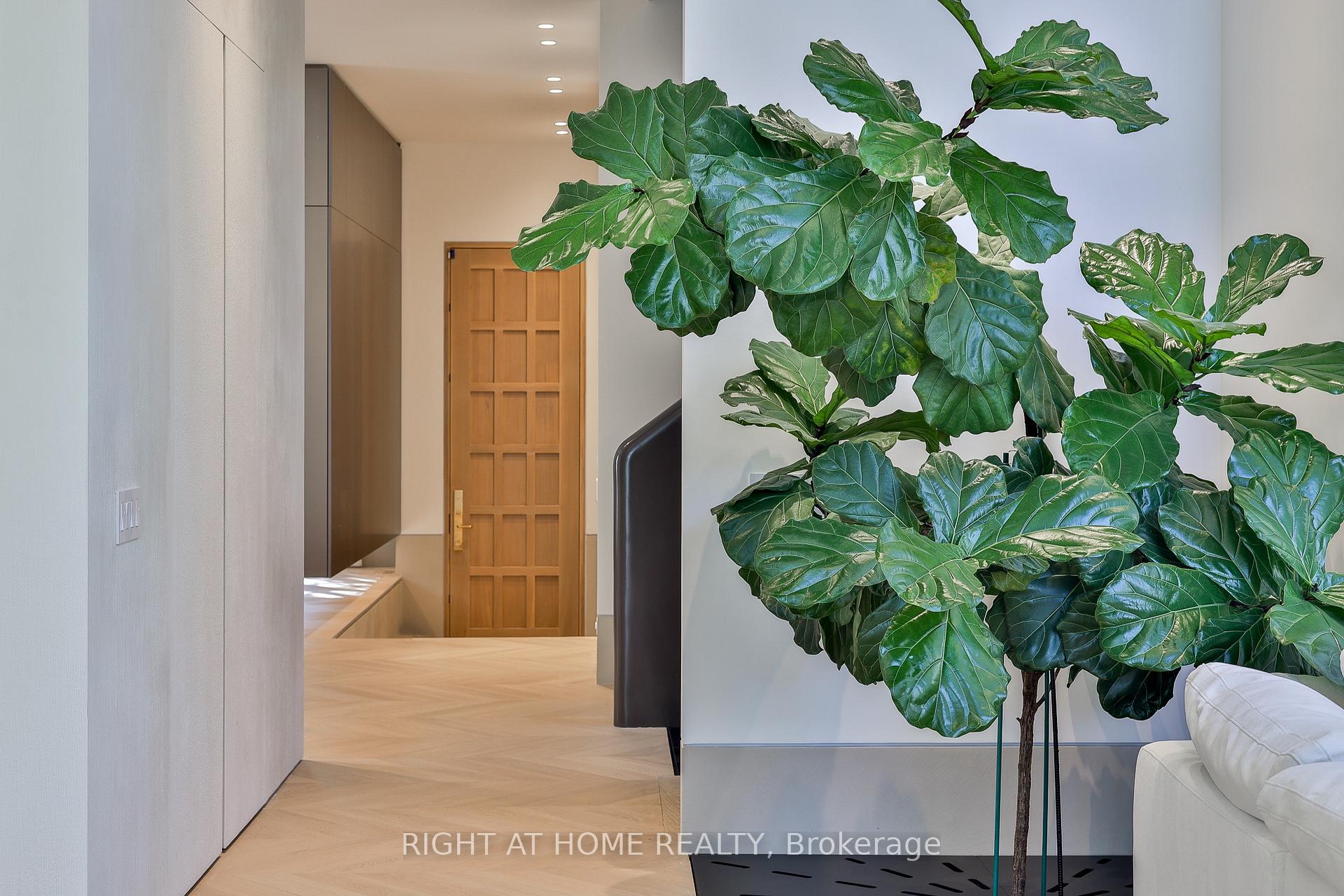 Photo 23 of 127 Yonge Boulevard, Toronto, Bedford Park-Nortown — HOMEH