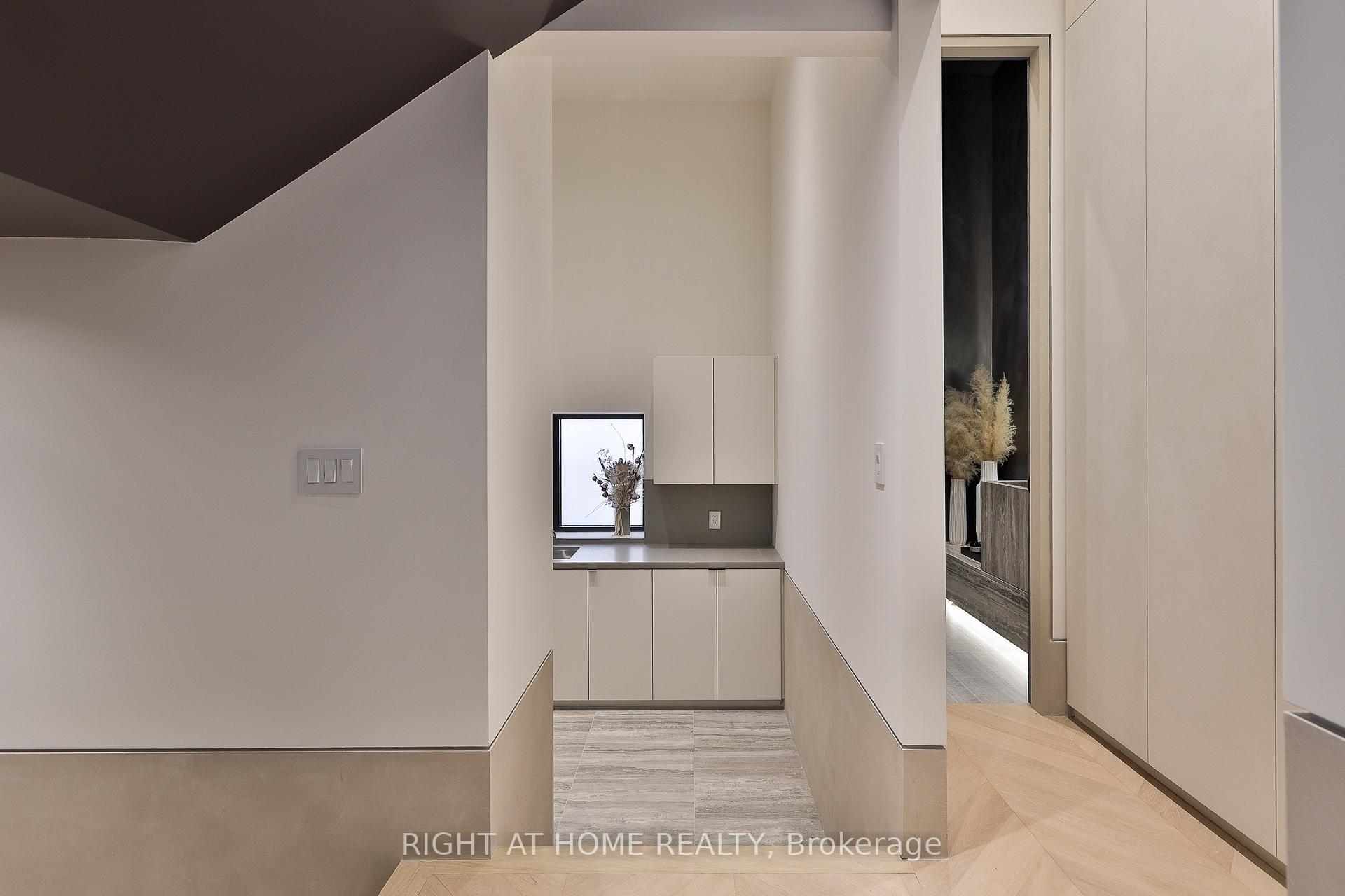 Photo 24 of 127 Yonge Boulevard, Toronto, Bedford Park-Nortown — HOMEH