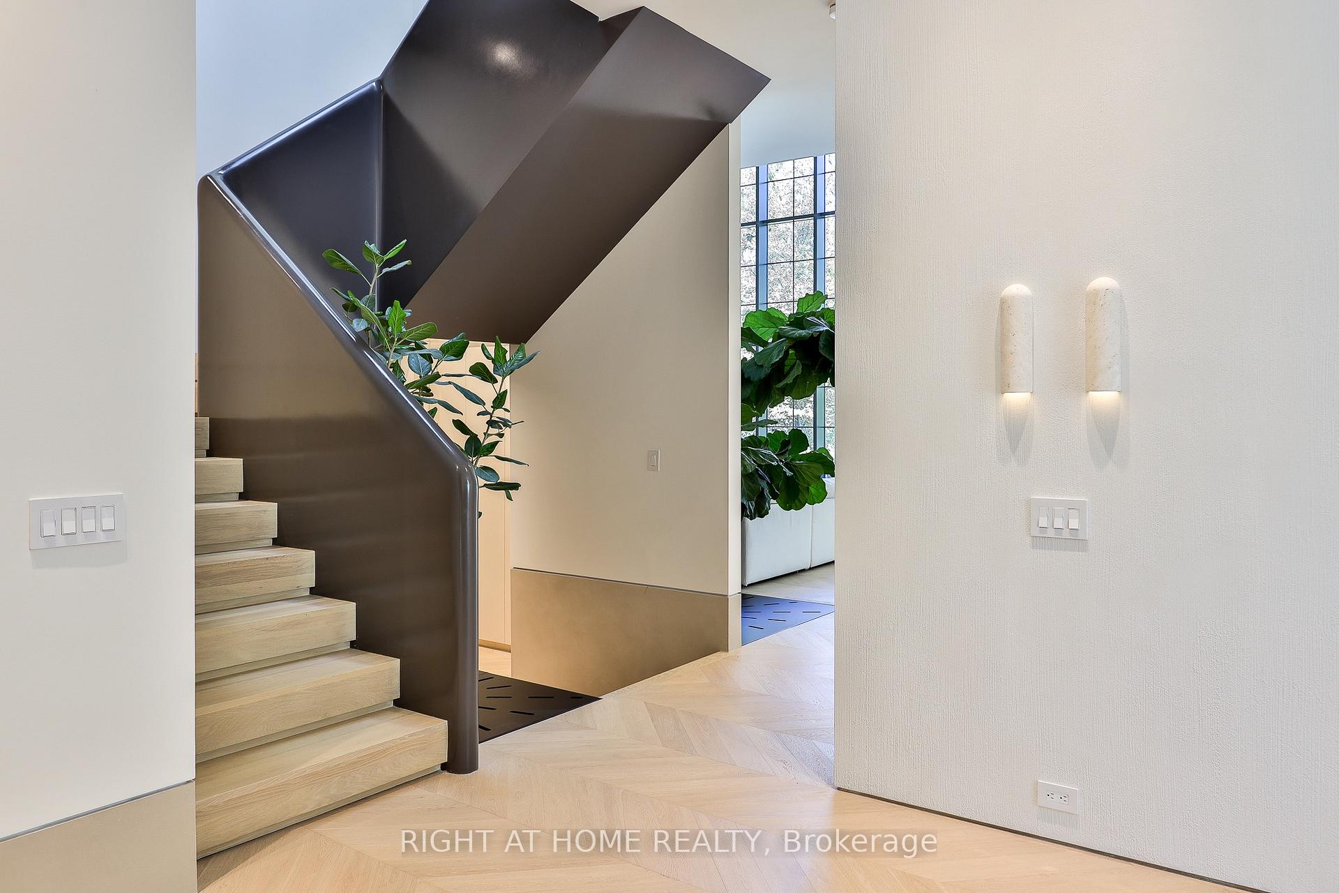 Photo 27 of 127 Yonge Boulevard, Toronto, Bedford Park-Nortown — HOMEH