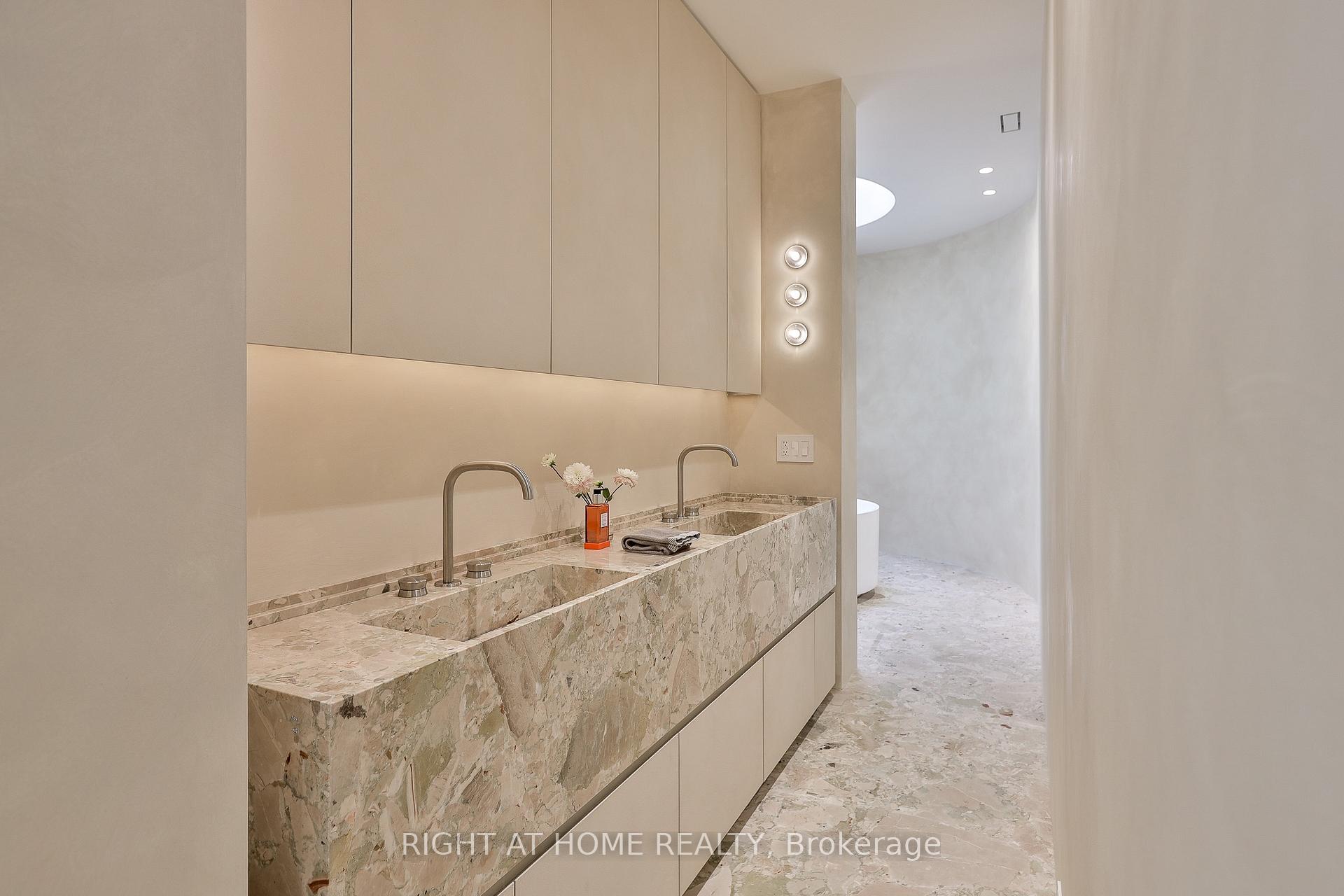 Photo 30 of 127 Yonge Boulevard, Toronto, Bedford Park-Nortown — HOMEH