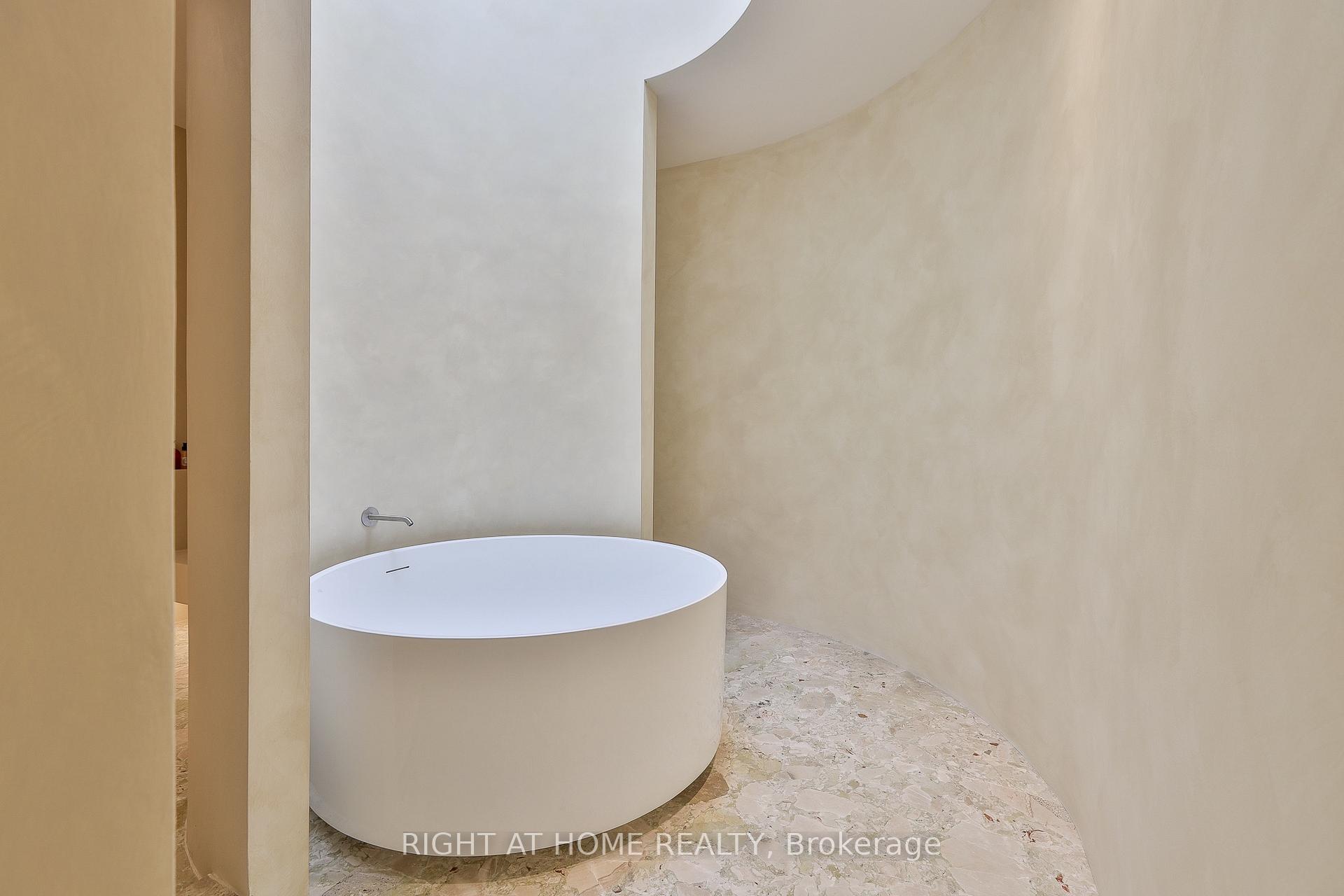 Photo 31 of 127 Yonge Boulevard, Toronto, Bedford Park-Nortown — HOMEH
