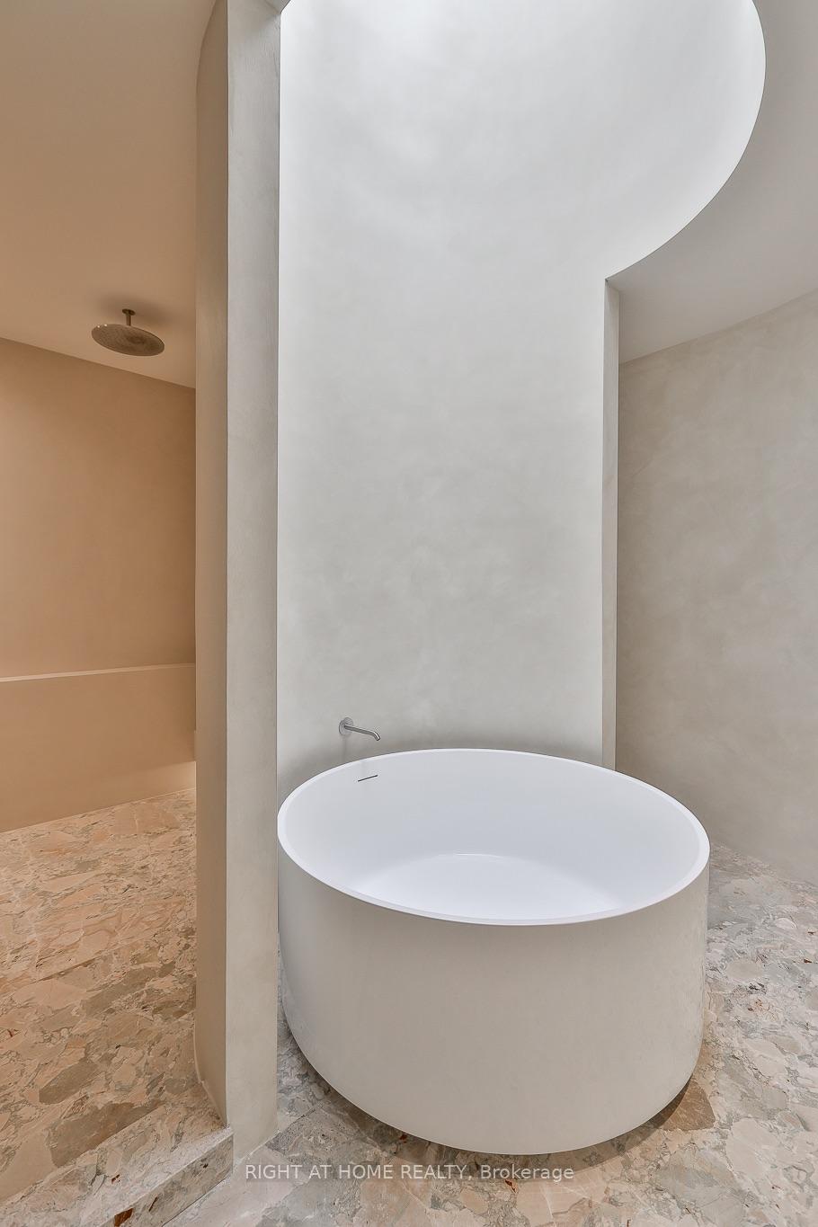 Photo 32 of 127 Yonge Boulevard, Toronto, Bedford Park-Nortown — HOMEH