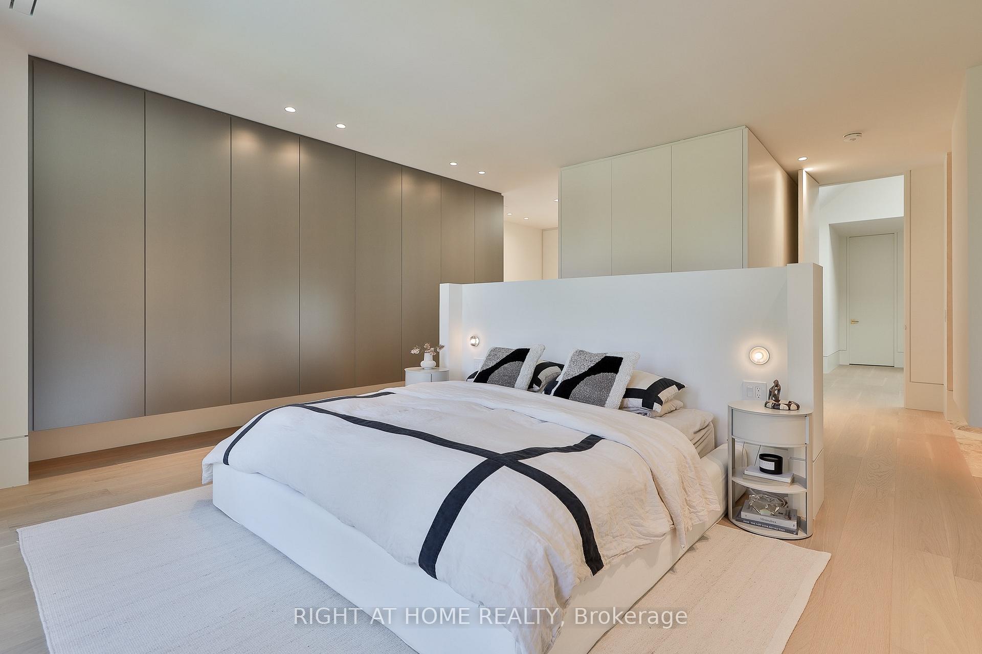 Photo 35 of 127 Yonge Boulevard, Toronto, Bedford Park-Nortown — HOMEH