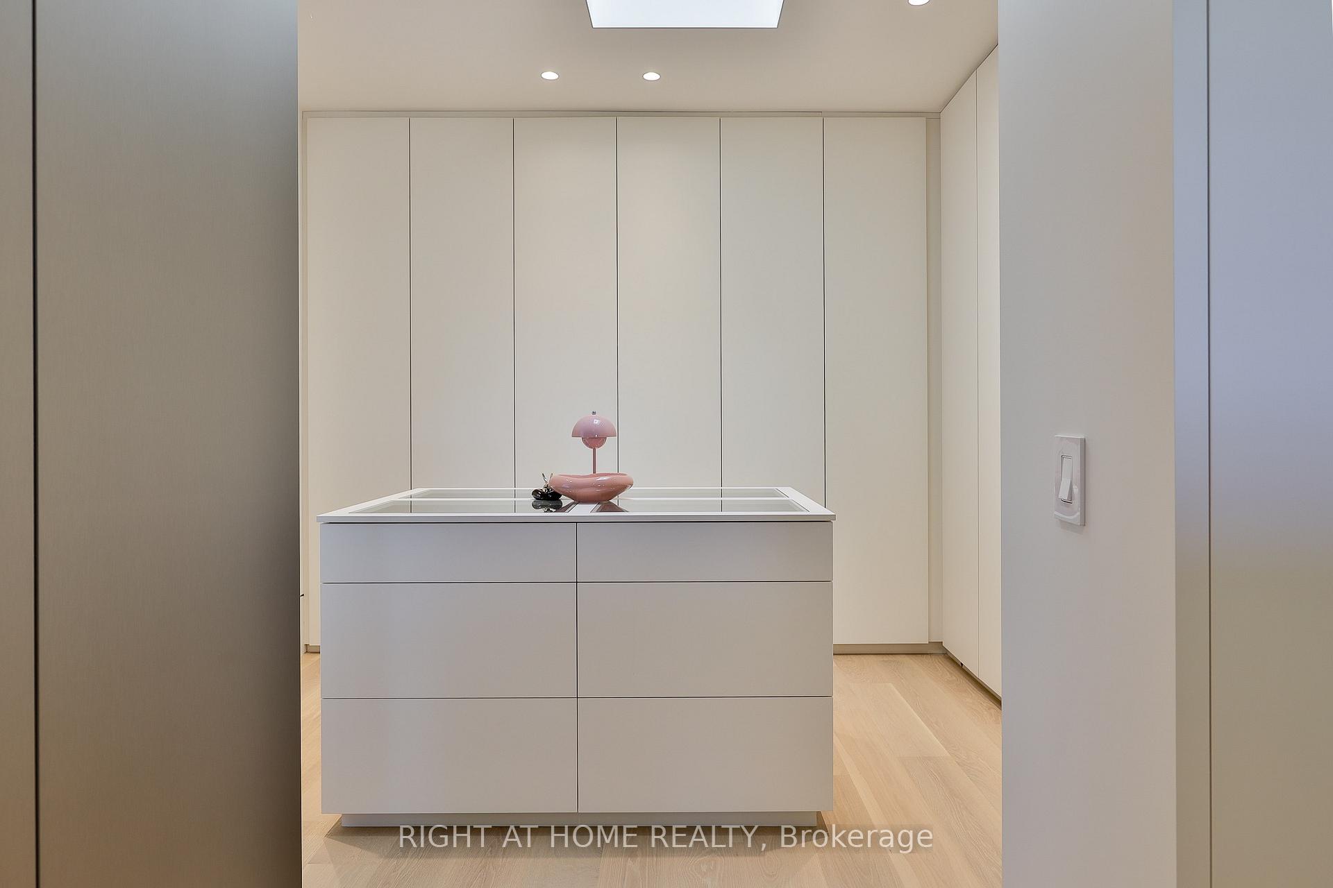 Photo 37 of 127 Yonge Boulevard, Toronto, Bedford Park-Nortown — HOMEH