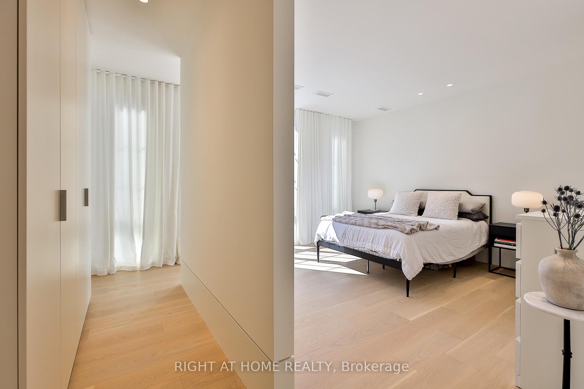 Photo 40 of 127 Yonge Boulevard, Toronto, Bedford Park-Nortown — HOMEH