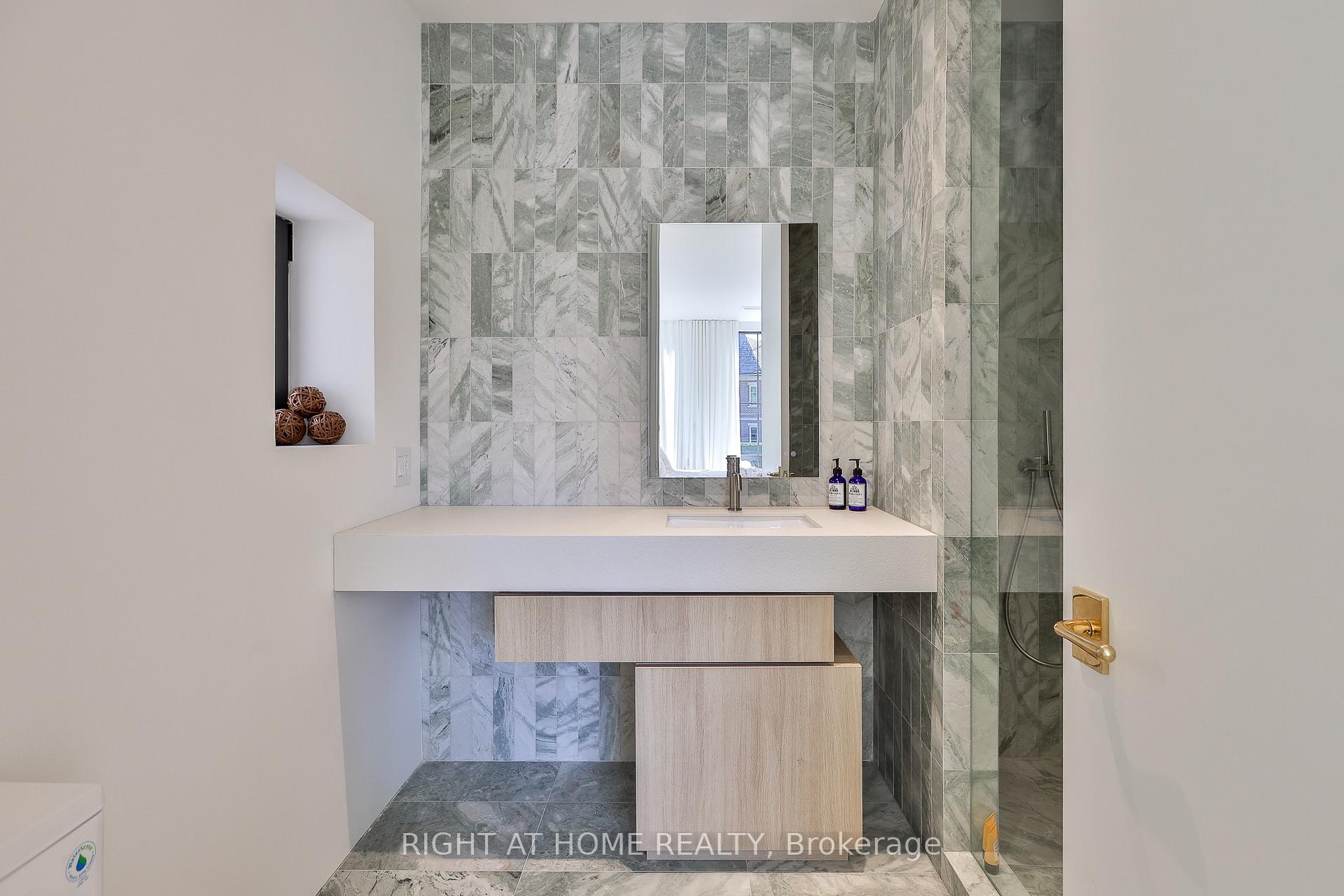 Photo 41 of 127 Yonge Boulevard, Toronto, Bedford Park-Nortown — HOMEH