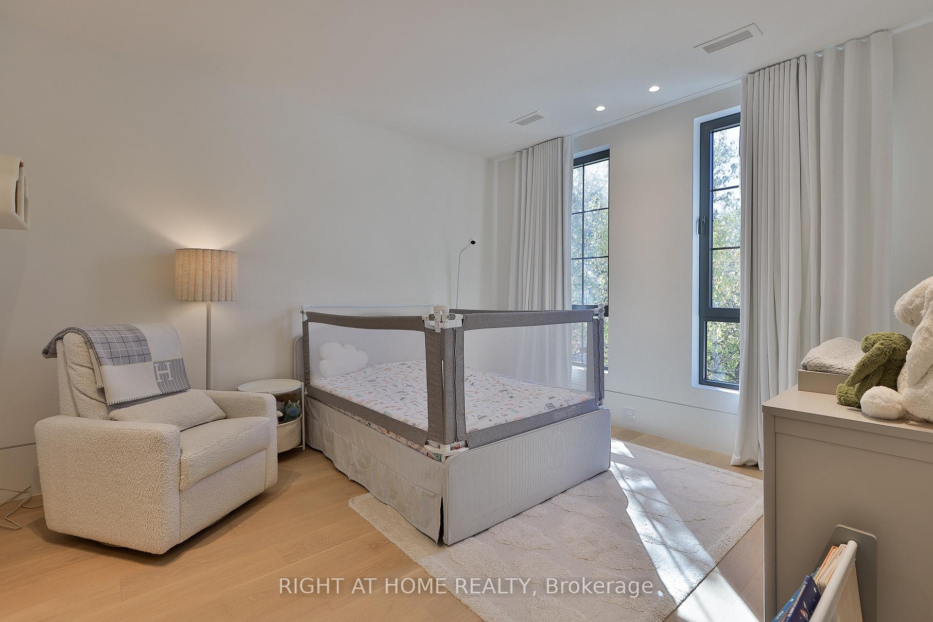 Photo 43 of 127 Yonge Boulevard, Toronto, Bedford Park-Nortown — HOMEH