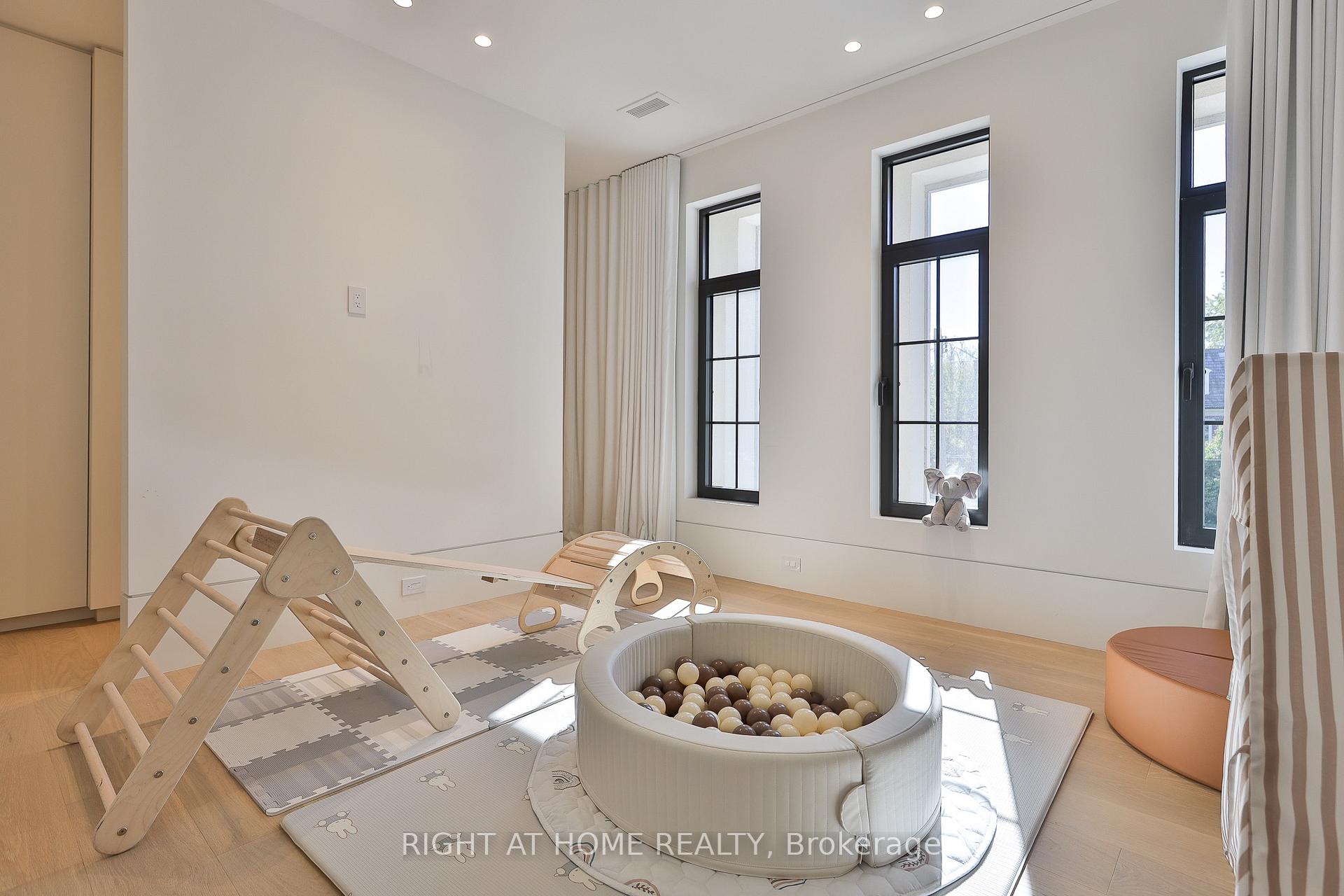 Photo 45 of 127 Yonge Boulevard, Toronto, Bedford Park-Nortown — HOMEH