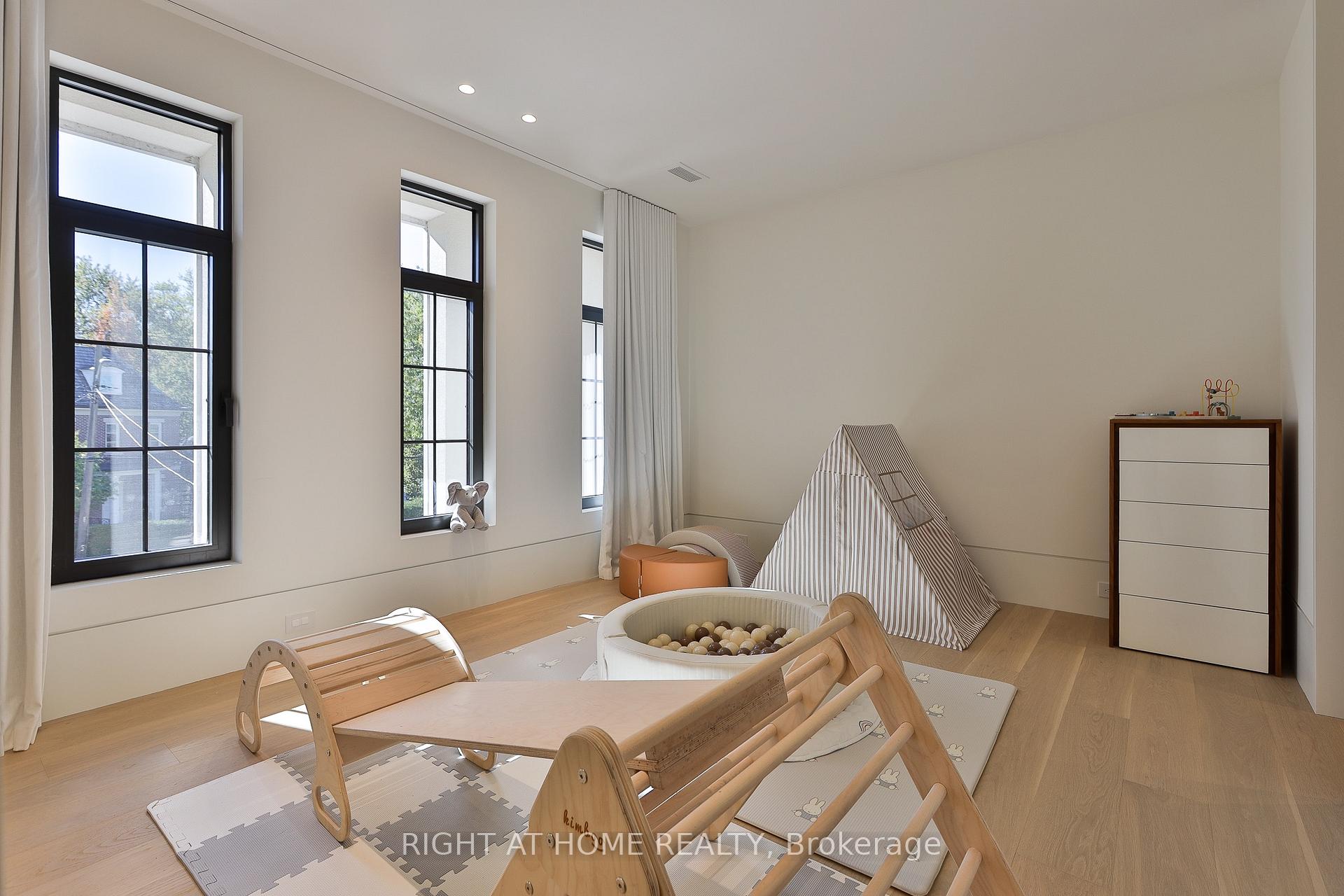 Photo 46 of 127 Yonge Boulevard, Toronto, Bedford Park-Nortown — HOMEH
