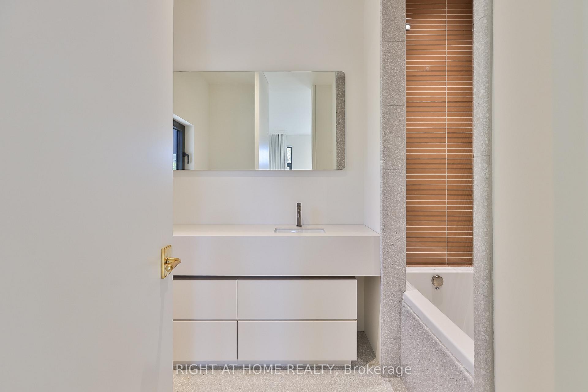 Photo 47 of 127 Yonge Boulevard, Toronto, Bedford Park-Nortown — HOMEH